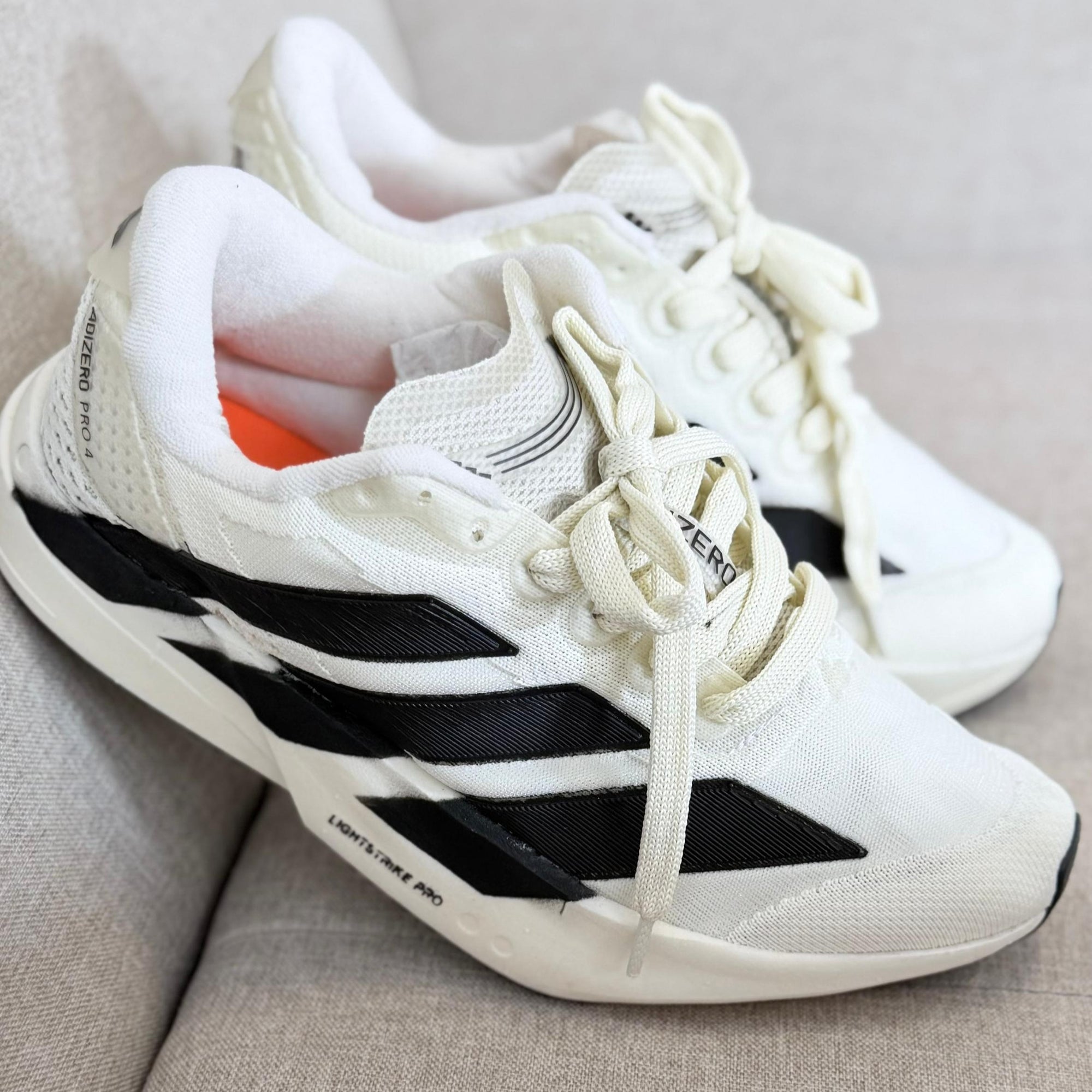 Adizero Adios Pro 4 – Preto/Off