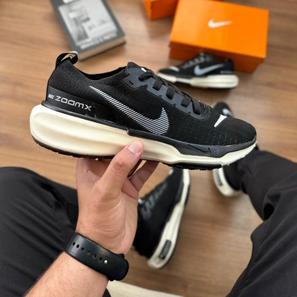 Tênis Zoom X Invincible Run 3 – Preto/Branco