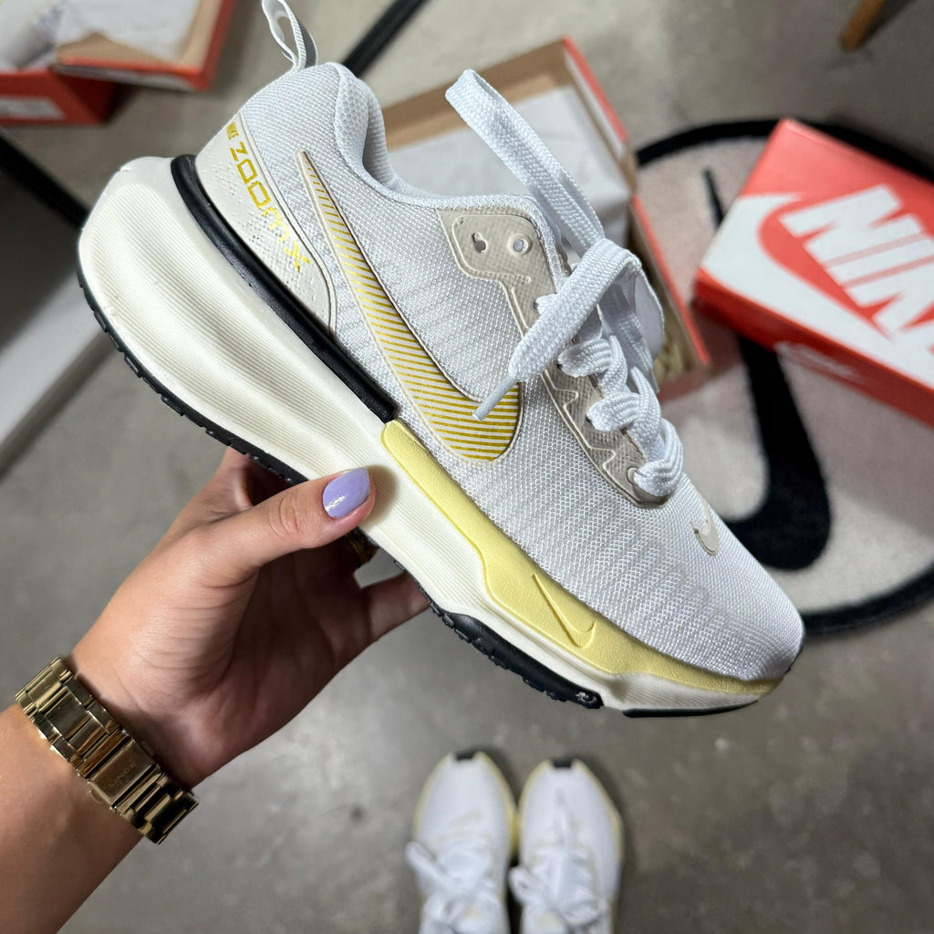 Tênis Zoom X Invincible Run 3 – Branco/Bege