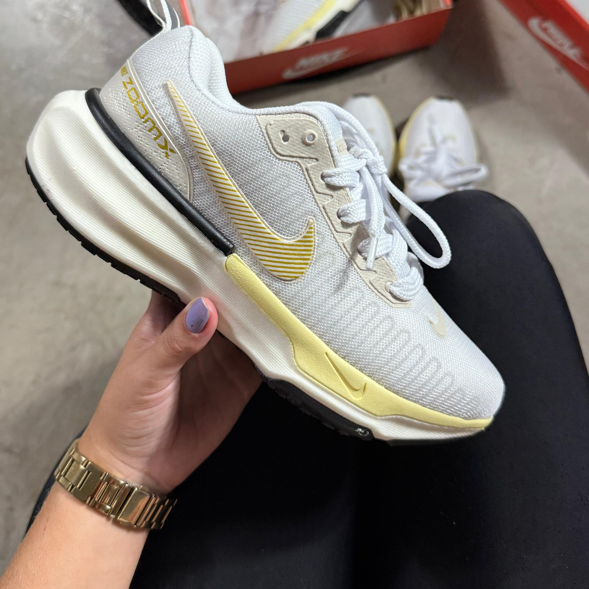 Tênis Zoom X Invincible Run 3 – Branco/Bege