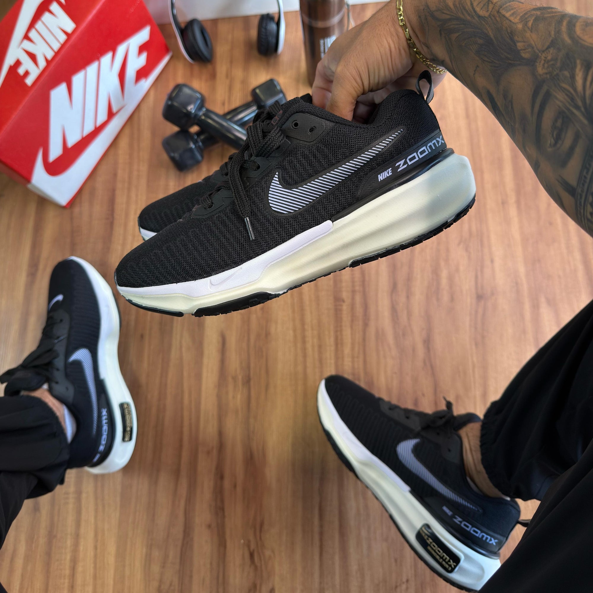 Tênis Zoom X Invincible Run 3 – Preto/Branco