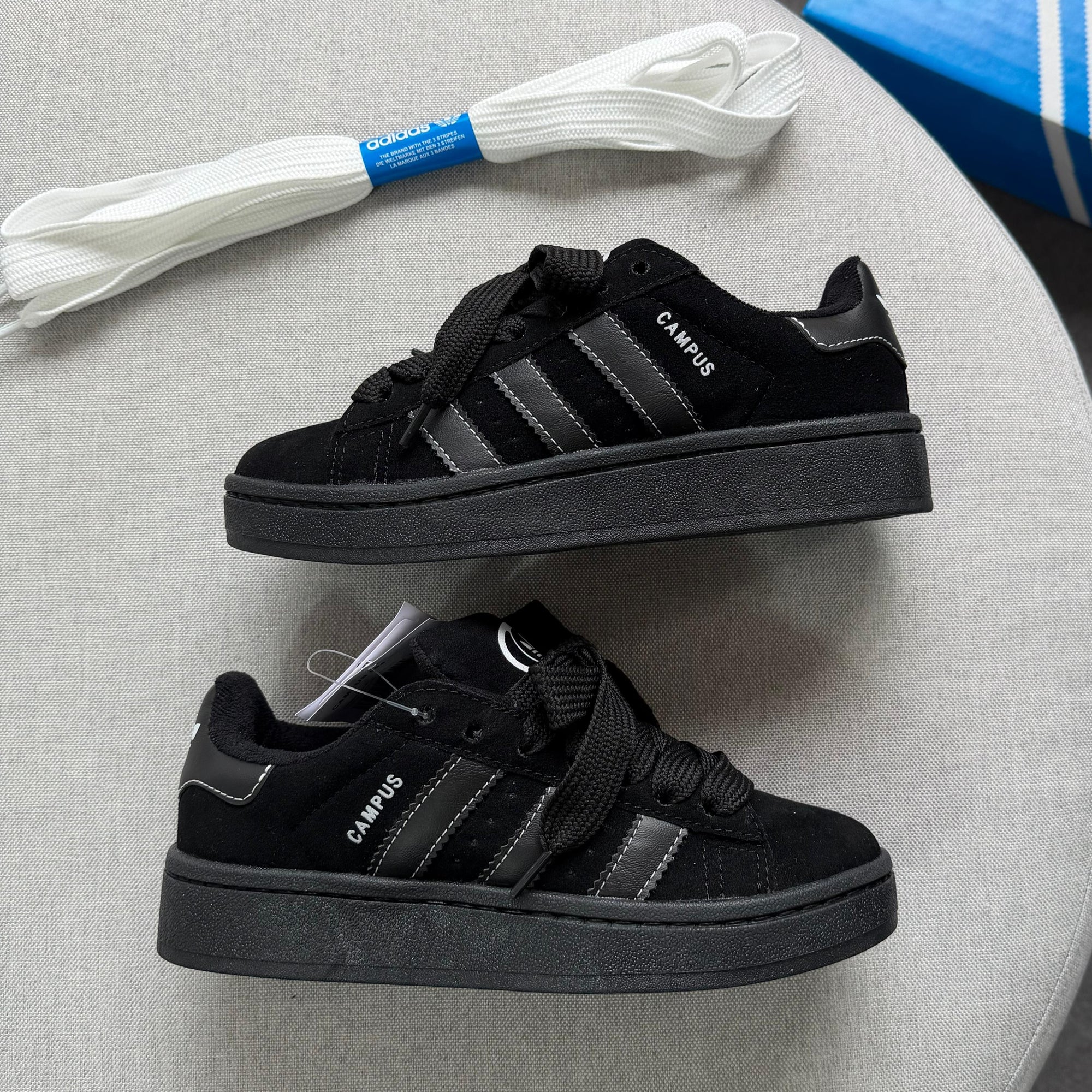 Campus 00s – All Black