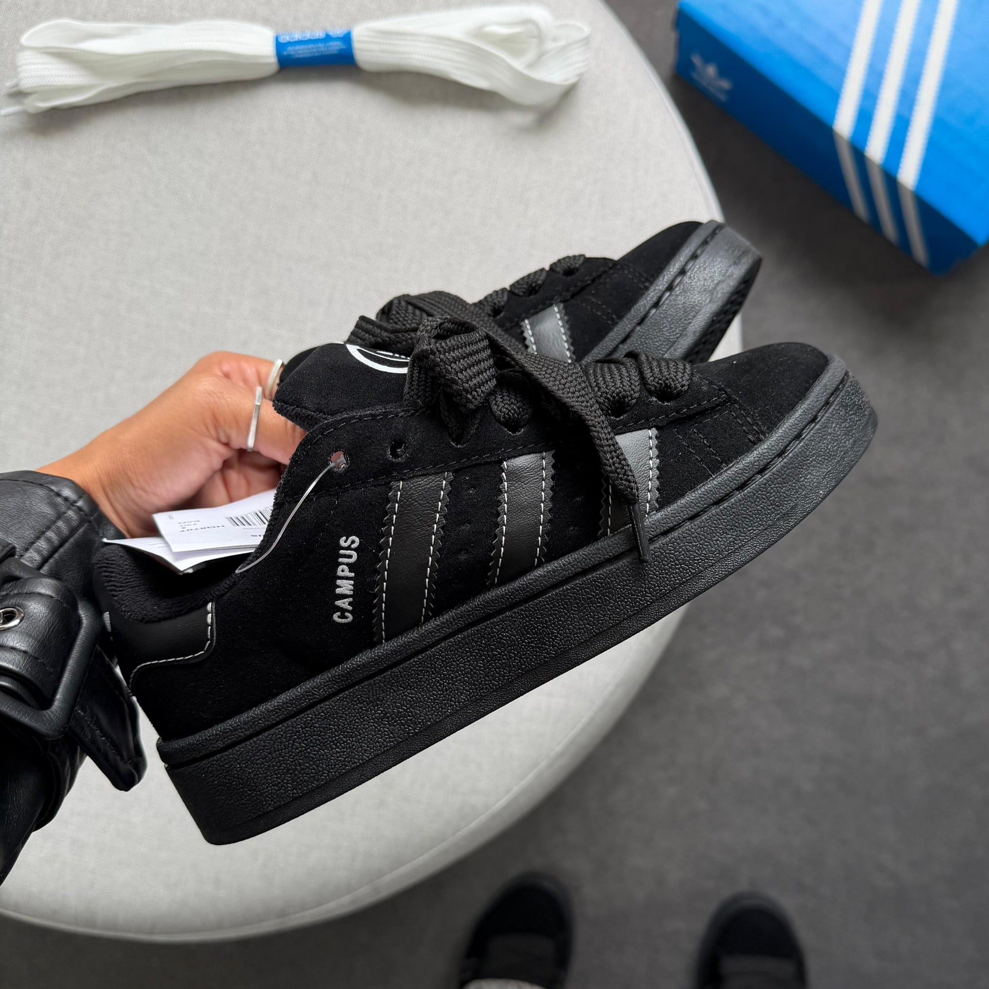 Campus 00s – All Black