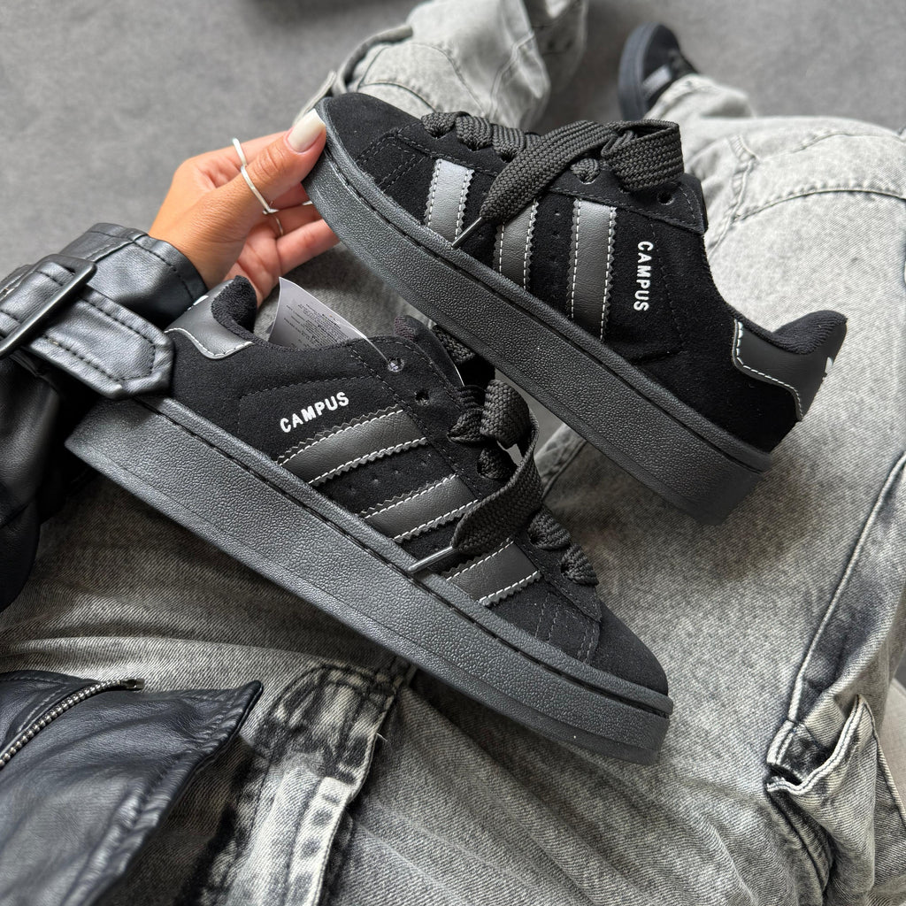 Campus 00s – All Black