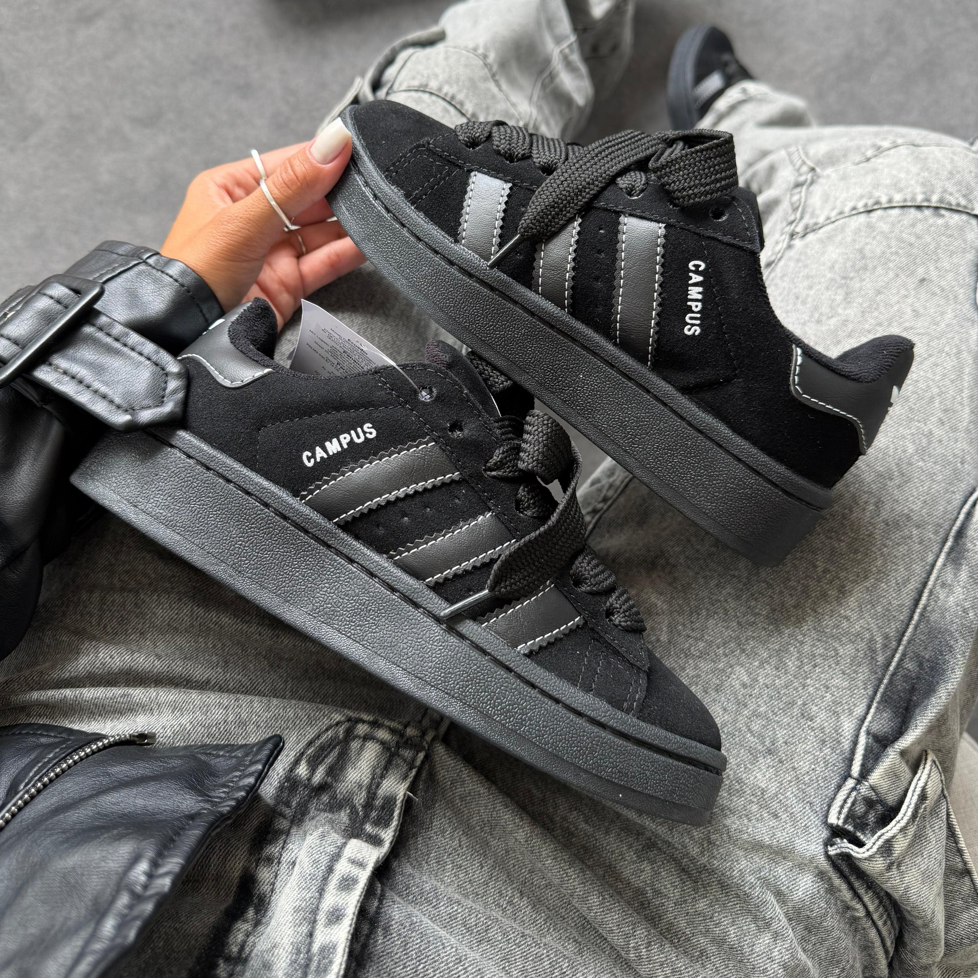 Campus 00s – All Black