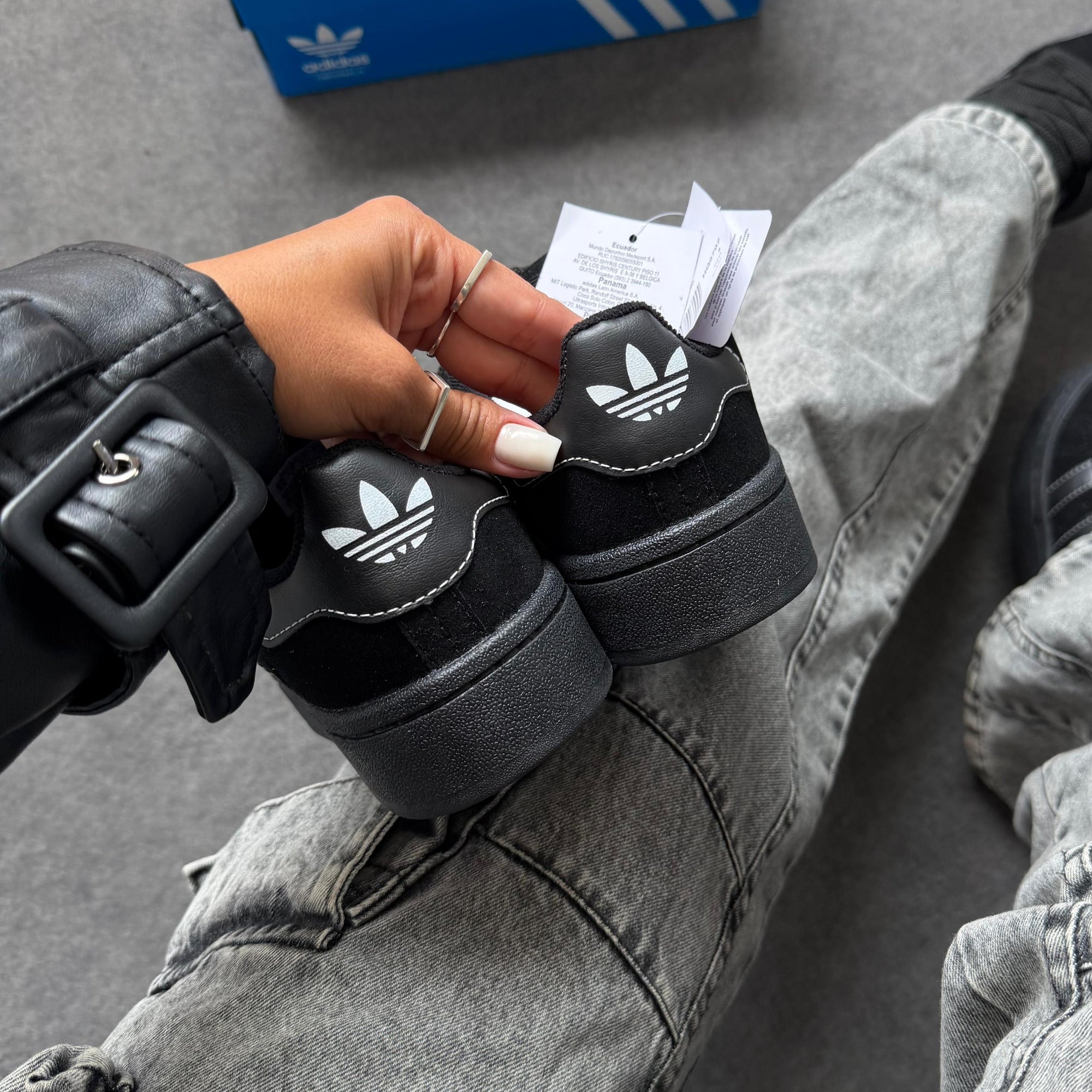 Campus 00s – All Black