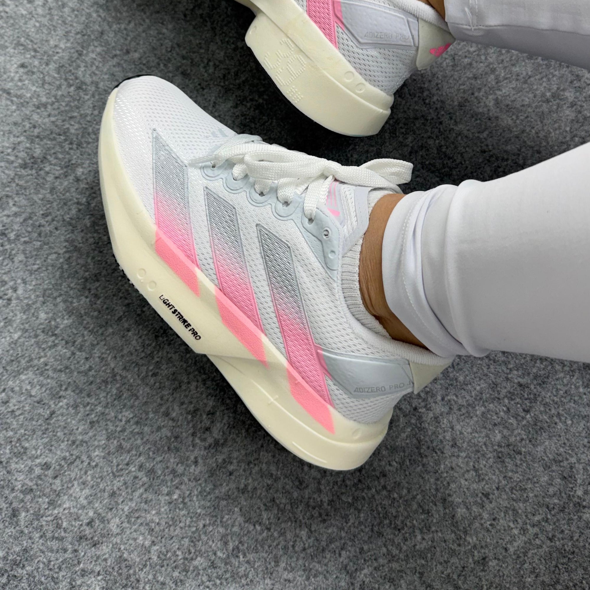 Adidas Adizero Adios Pro 4 Basic – Branco/Rosa