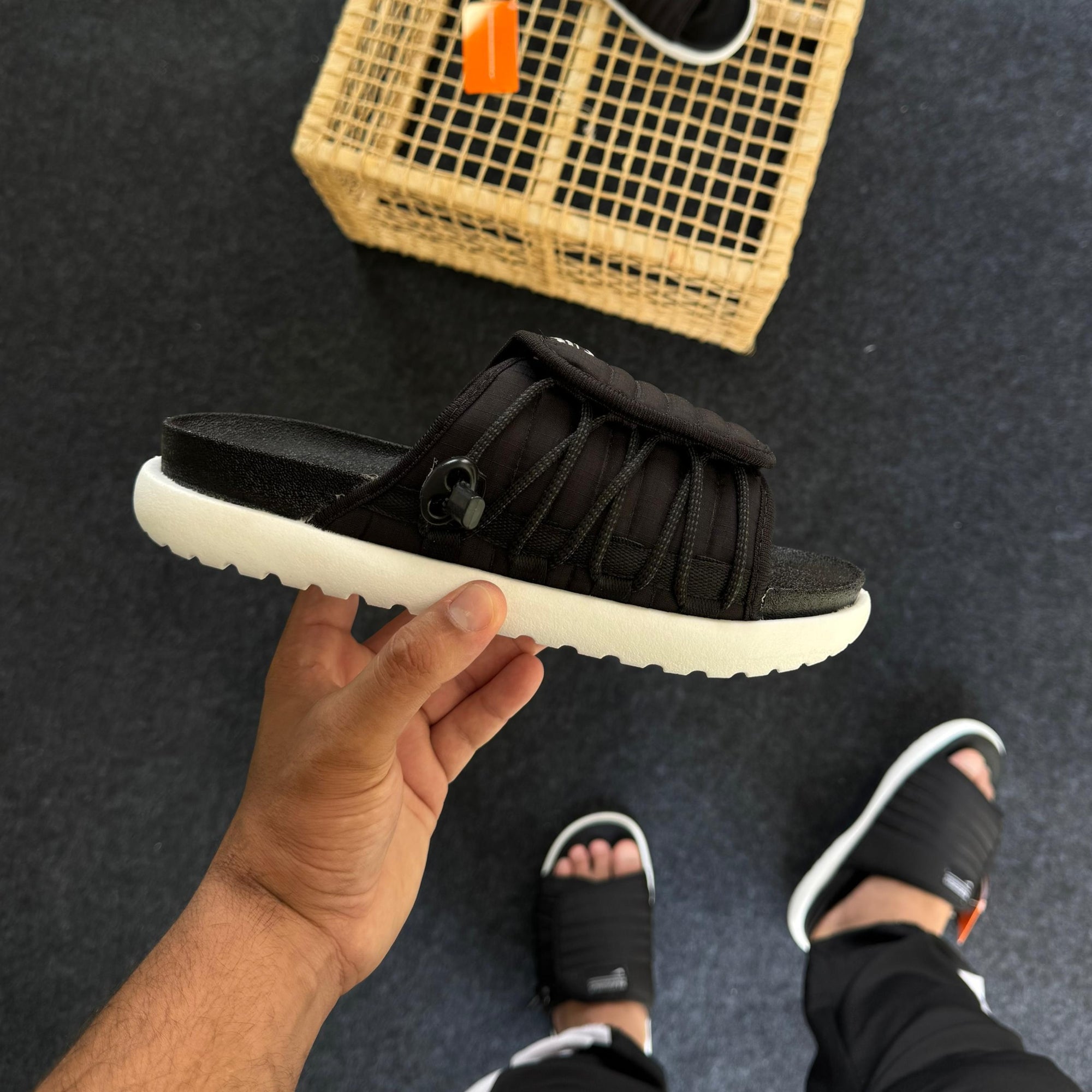 Chinelo Nike Asuna – Preto/Branco