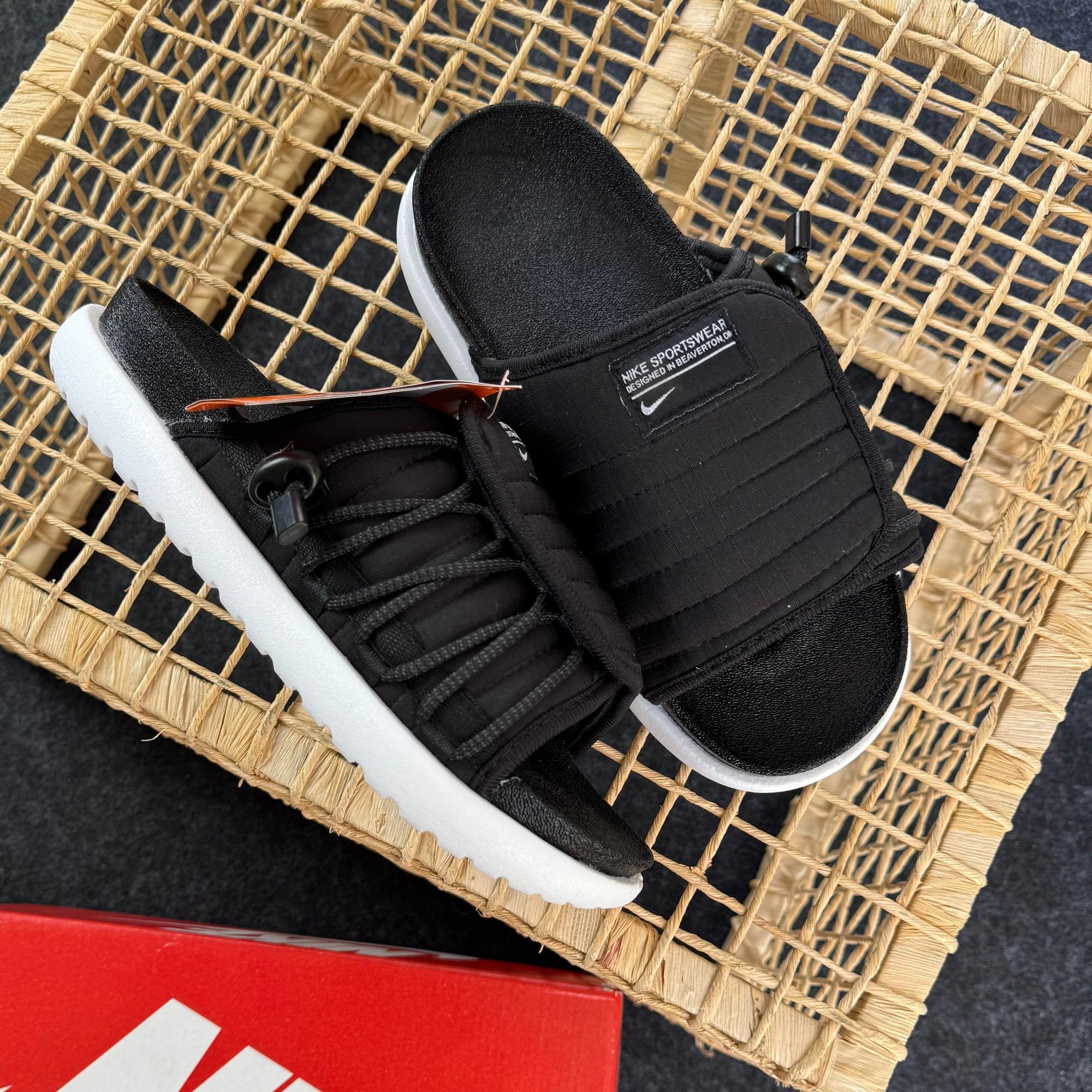 Chinelo Nike Asuna – Preto/Branco