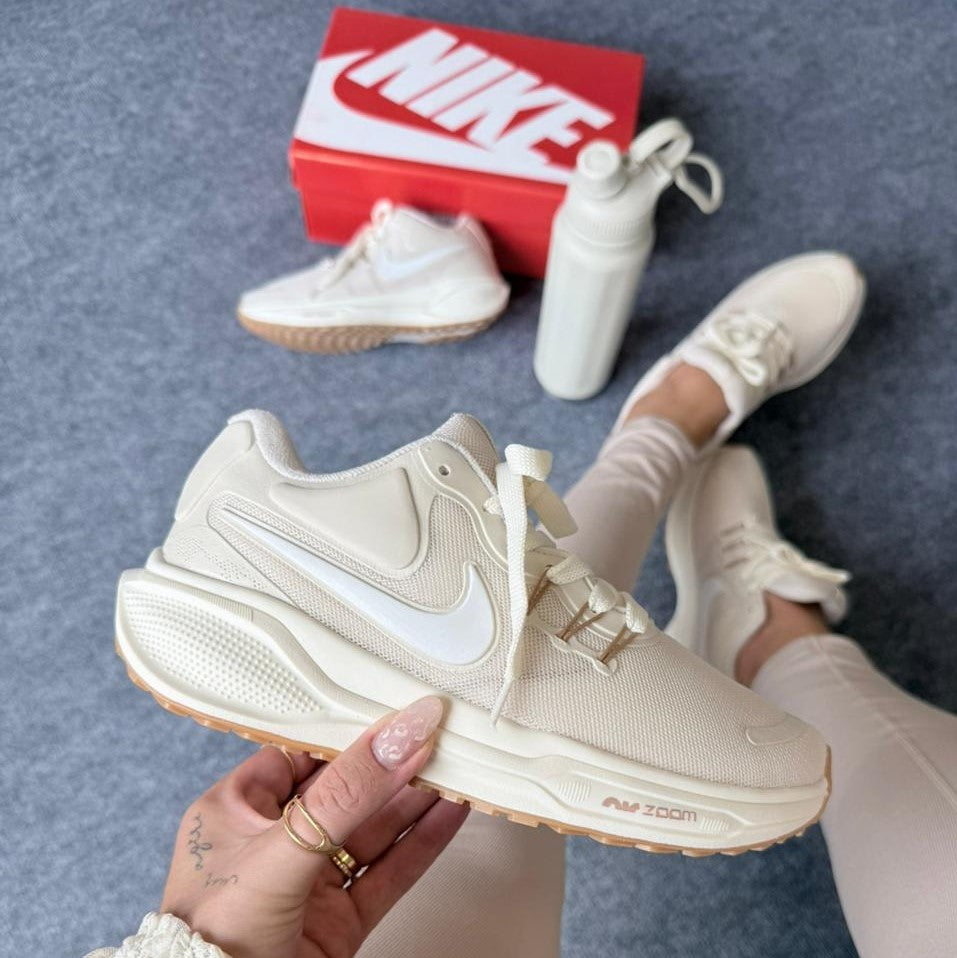 Nike Revolution Off Branco