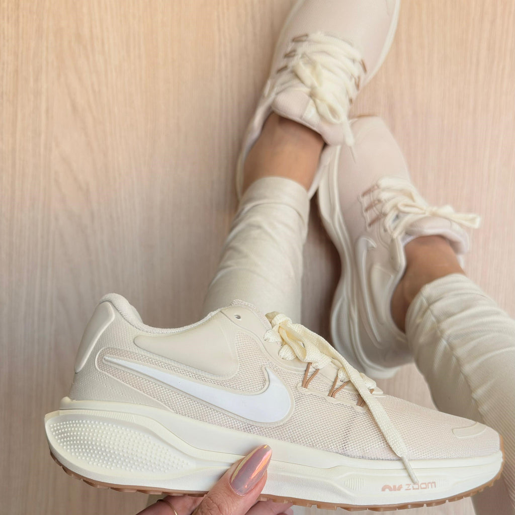 Nike Revolution Off Branco