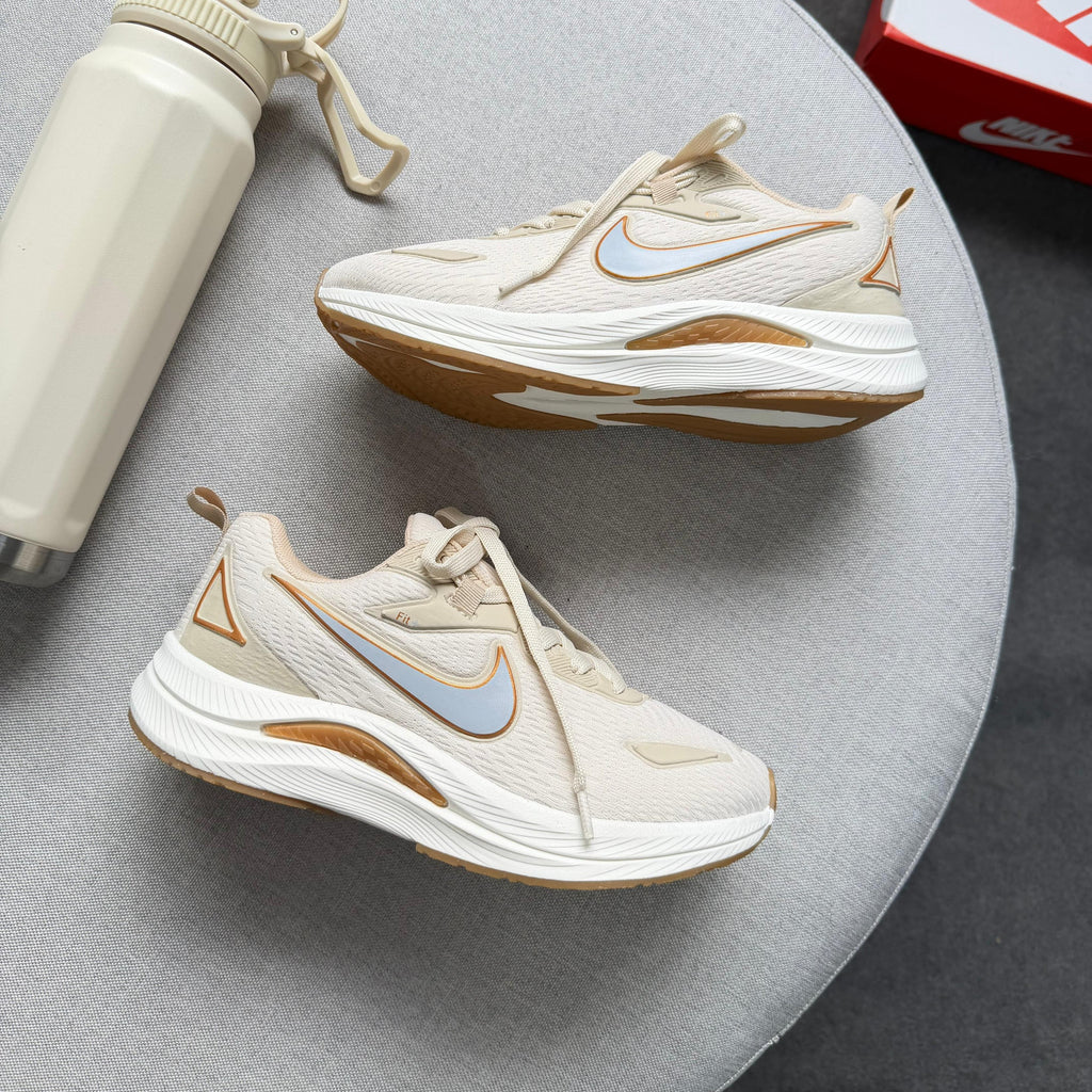 Tênis Nike Running EST 1972 Bege/Ouro