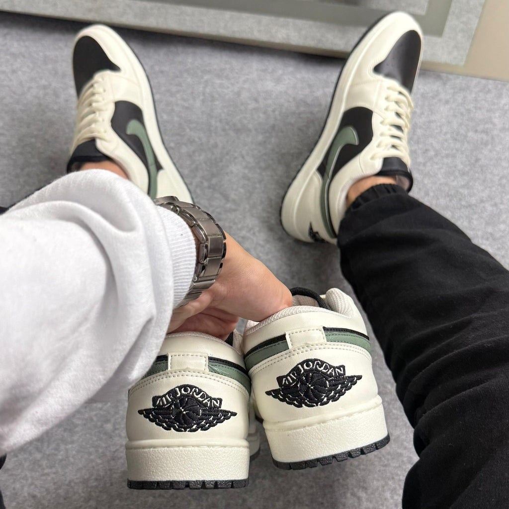 Tênis Nike Jordan Low Sail Sesame Black