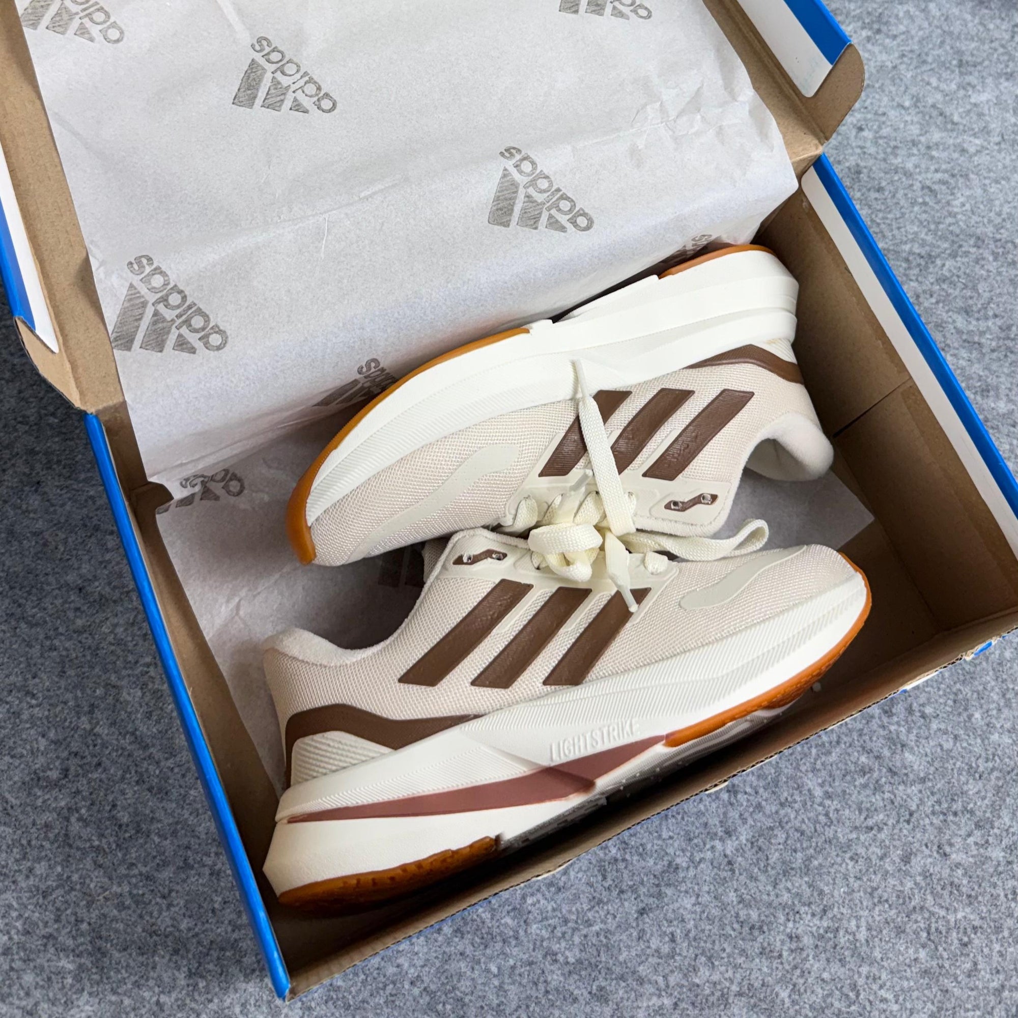 Tênis Adidas Supernova Off White Marrom