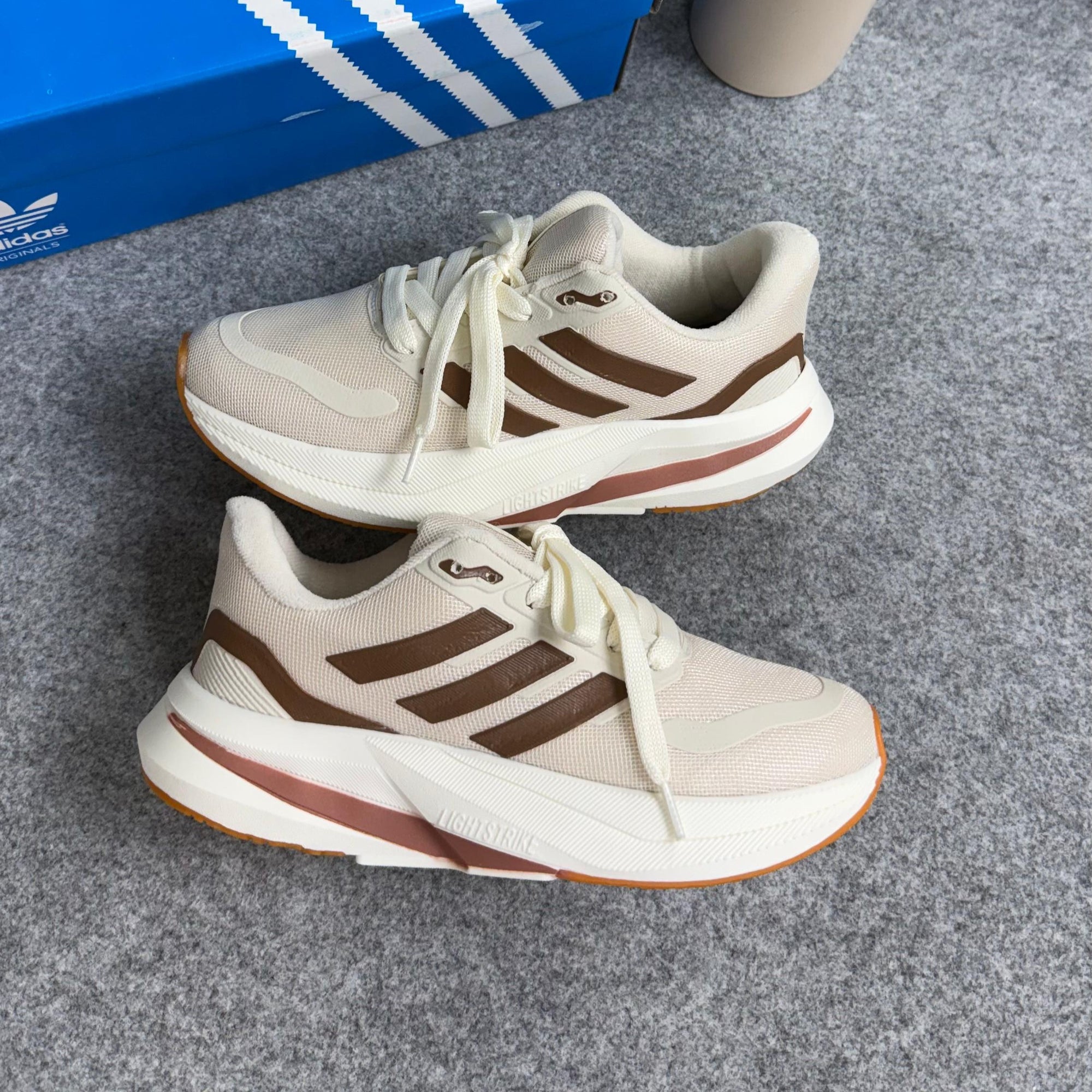 Tênis Adidas Supernova Off White Marrom