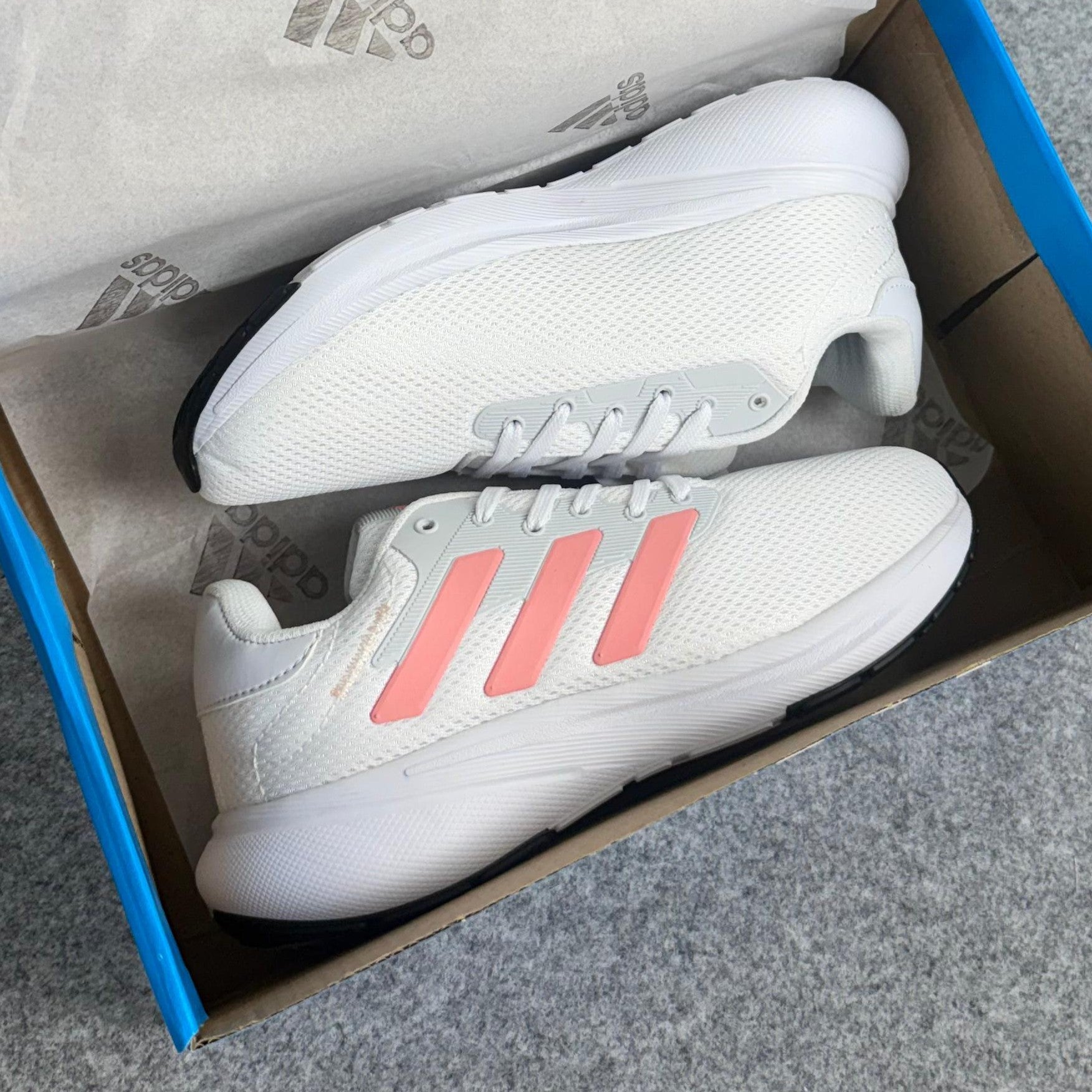 Adidas Response Branco/Goiaba
