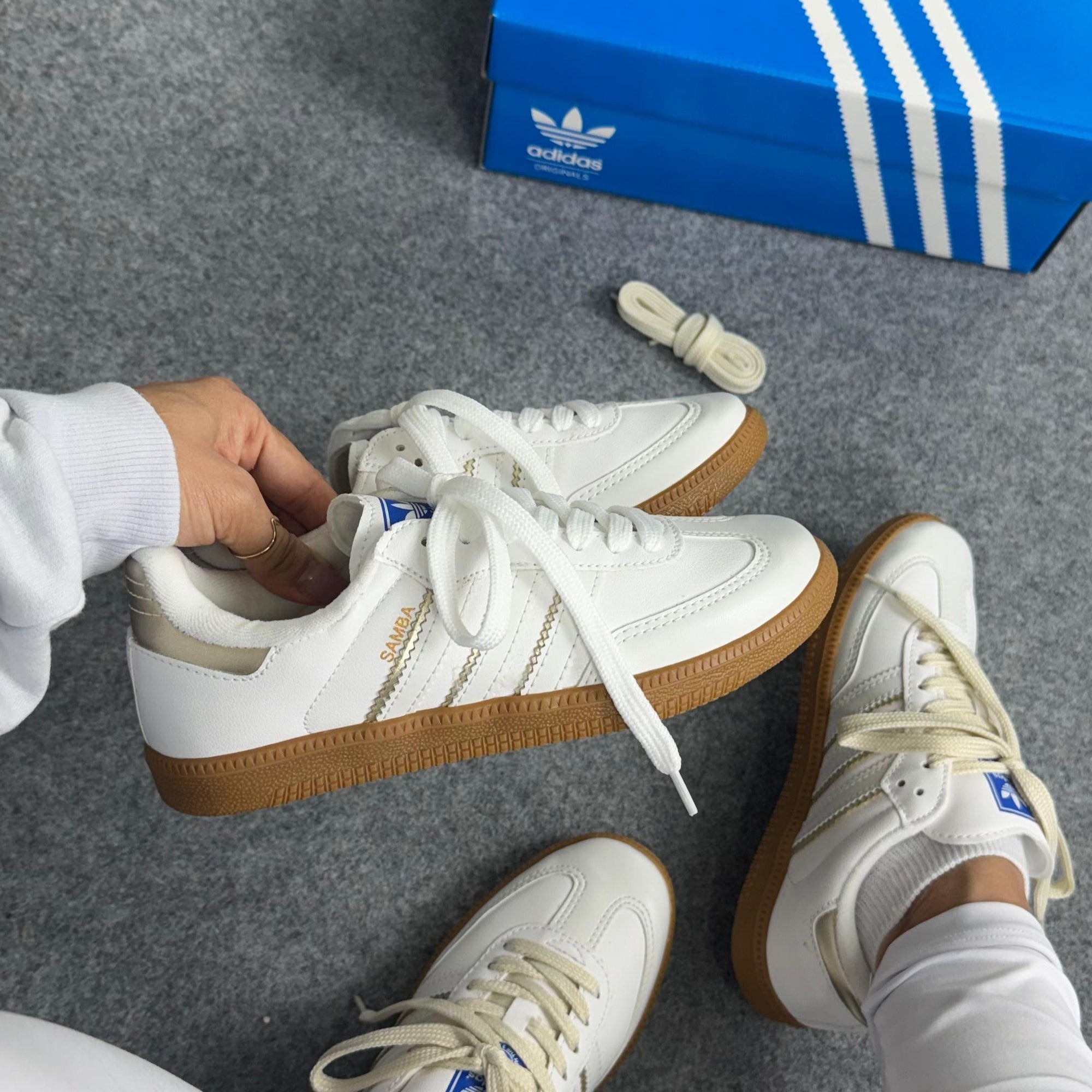 Tênis Adidas Samba OG Branco/Dourado