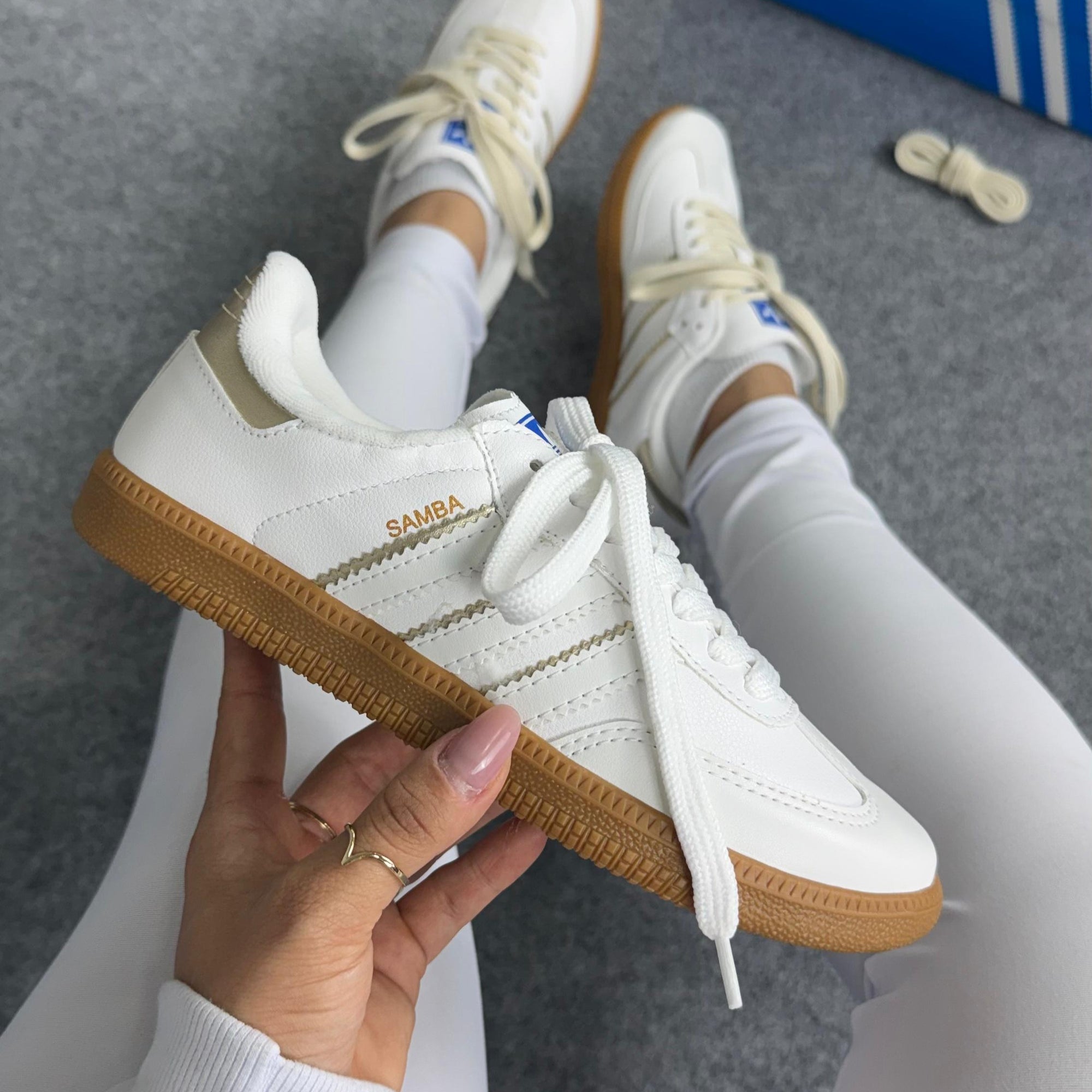 Tênis Adidas Samba OG Branco/Dourado