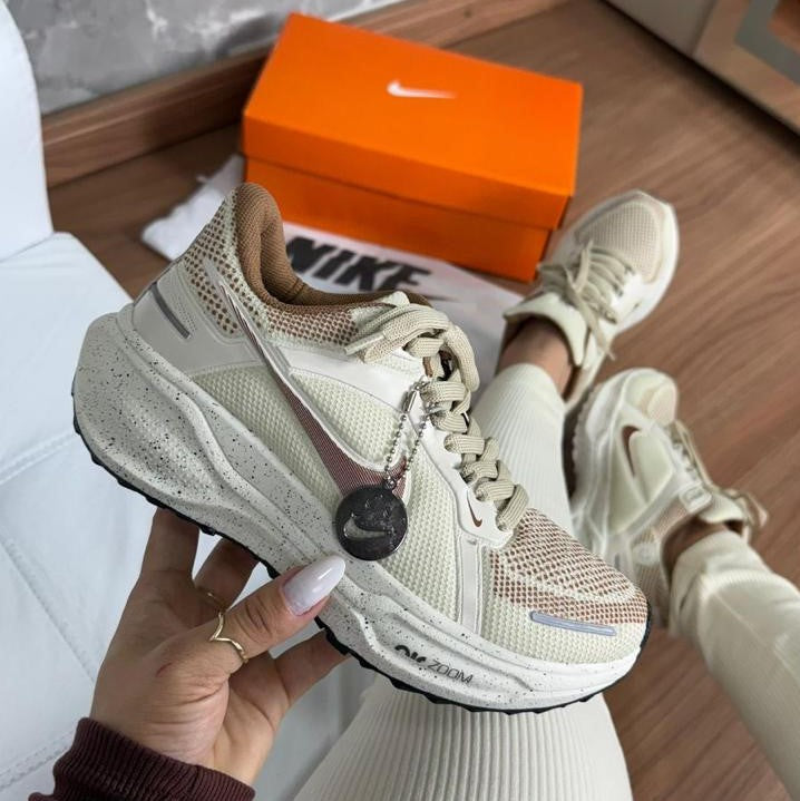 TÊNIS NIKE PEGASUS 41 – AREIA/CARAMELO