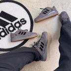 TÊNIS ADIDAS FÓRUM – CHUMBO