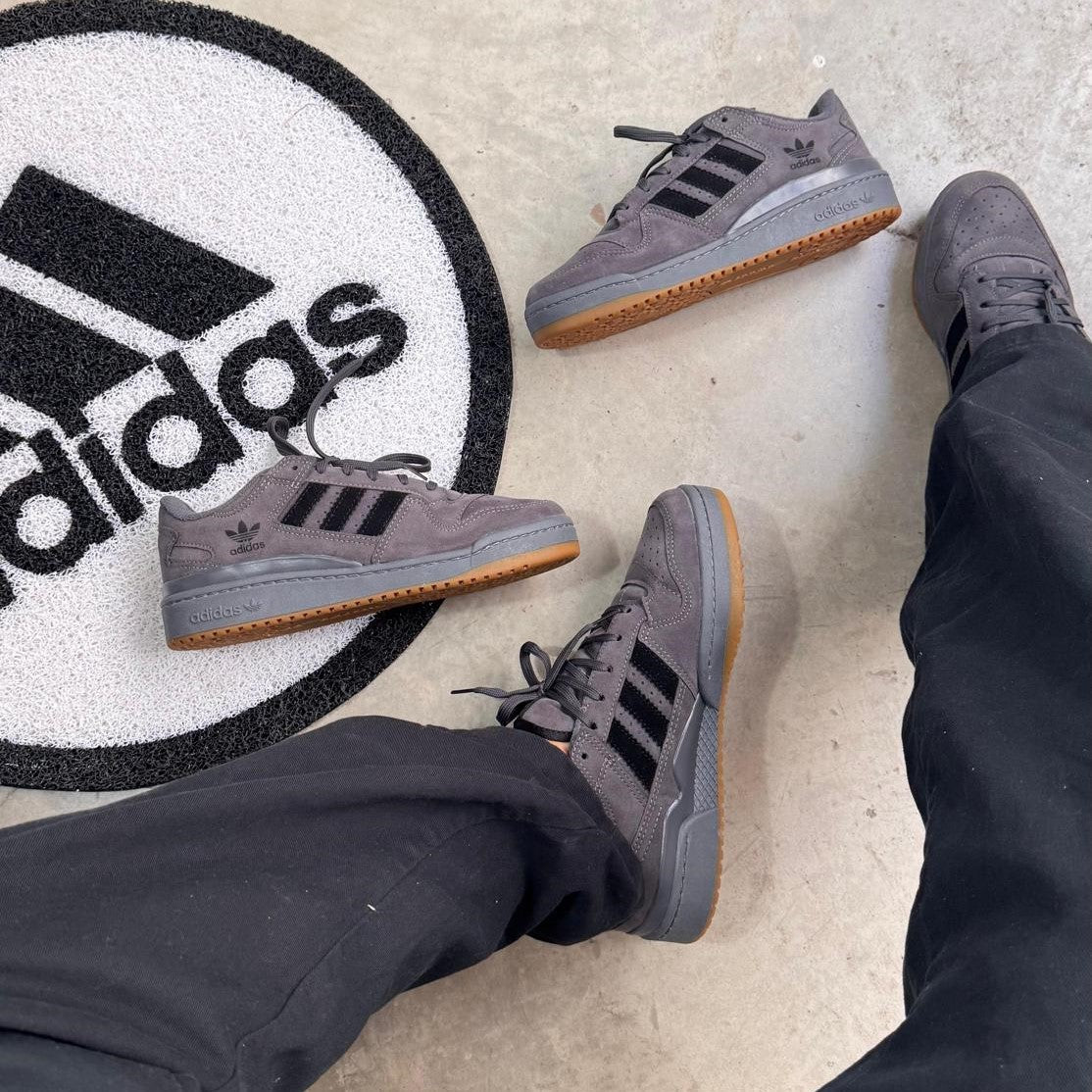 TÊNIS ADIDAS FÓRUM – CHUMBO