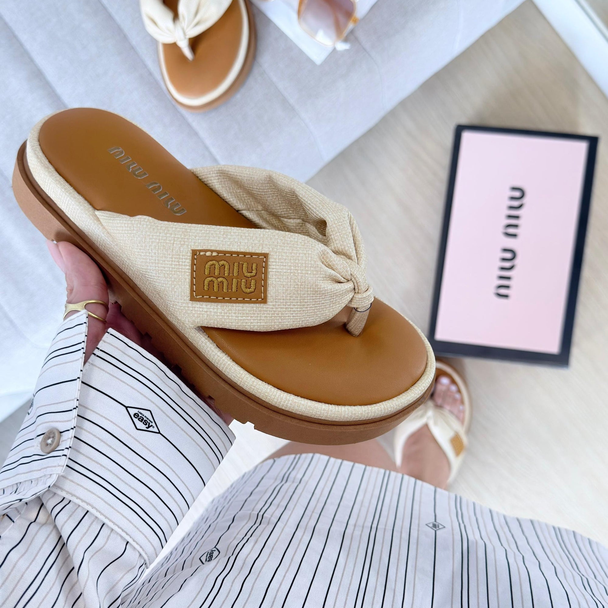 Chinelo Miu Miu Plataforma Bege