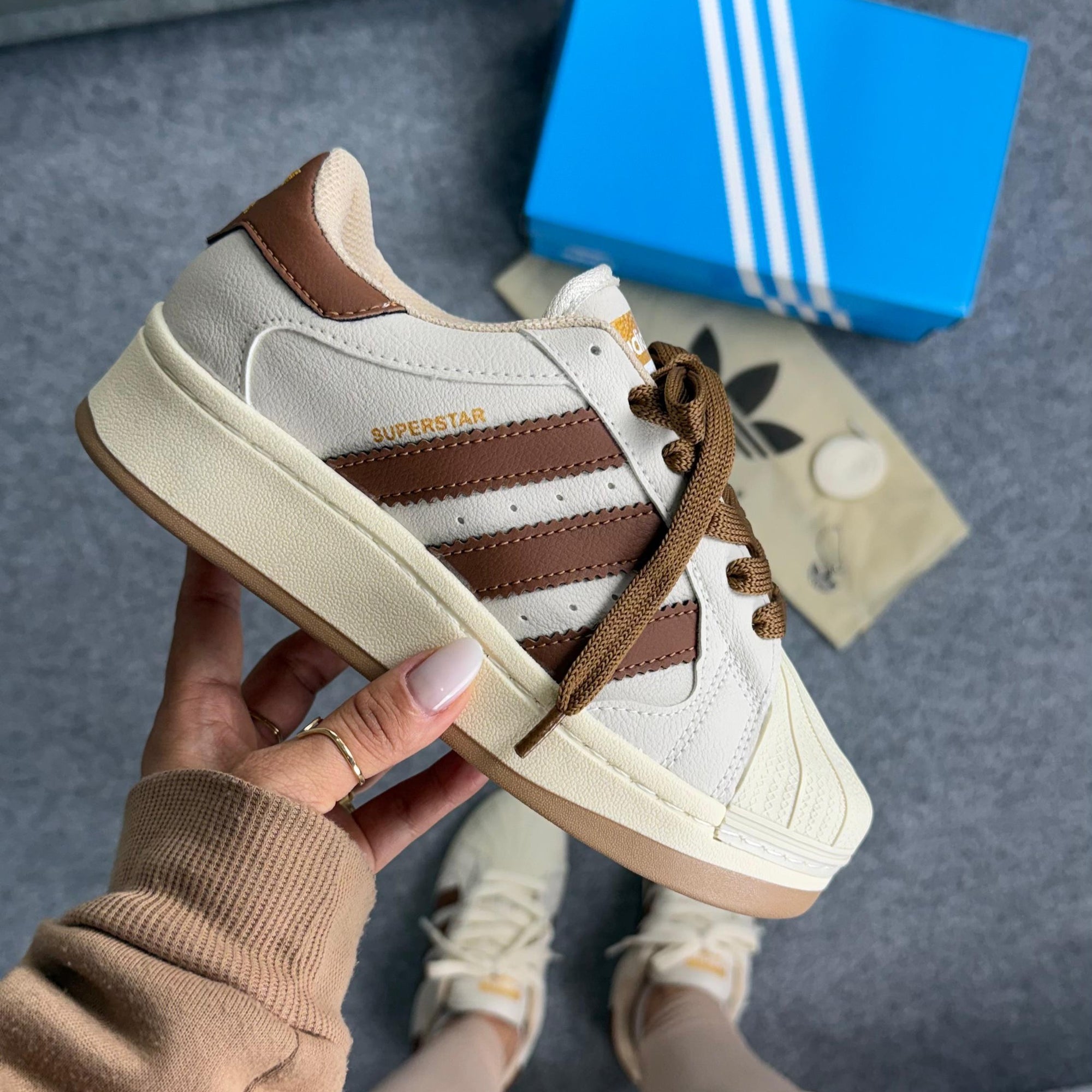 Tênis Adidas Superstar Plataforma Off Marrom