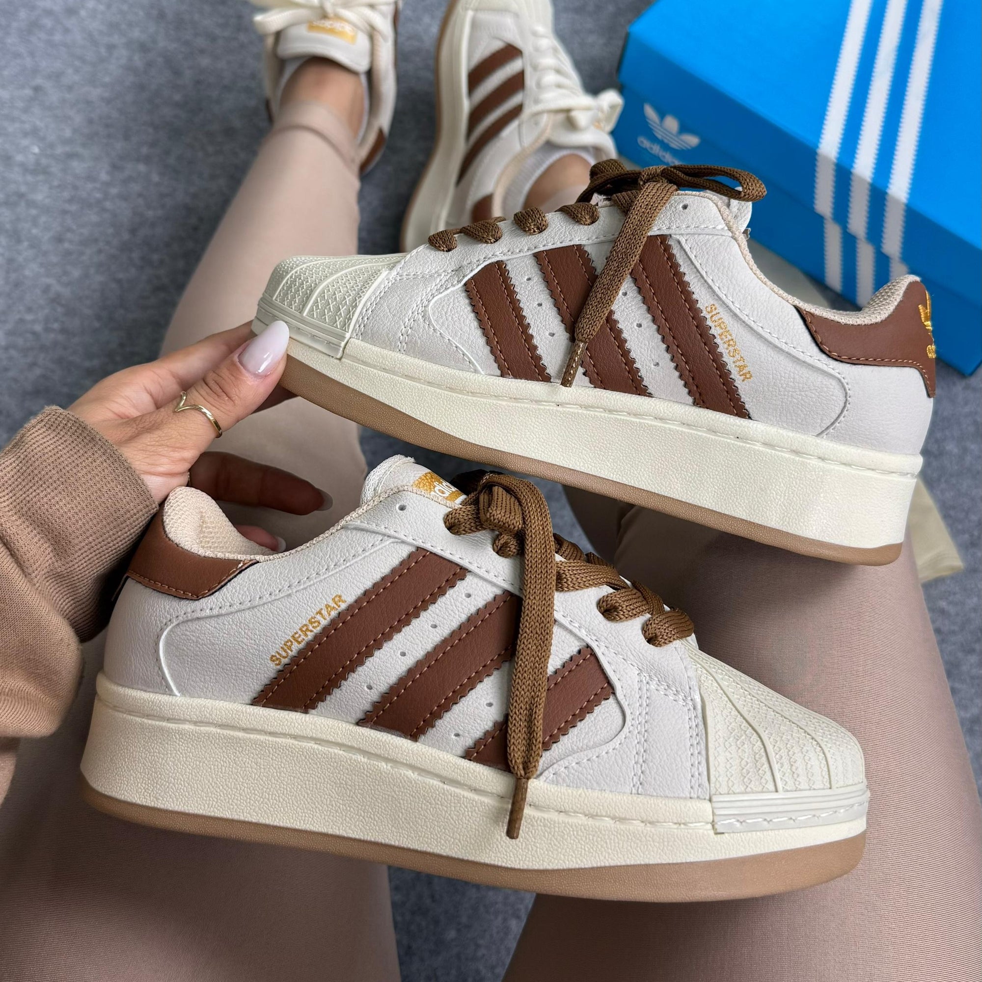 Tênis Adidas Superstar Plataforma Off Marrom