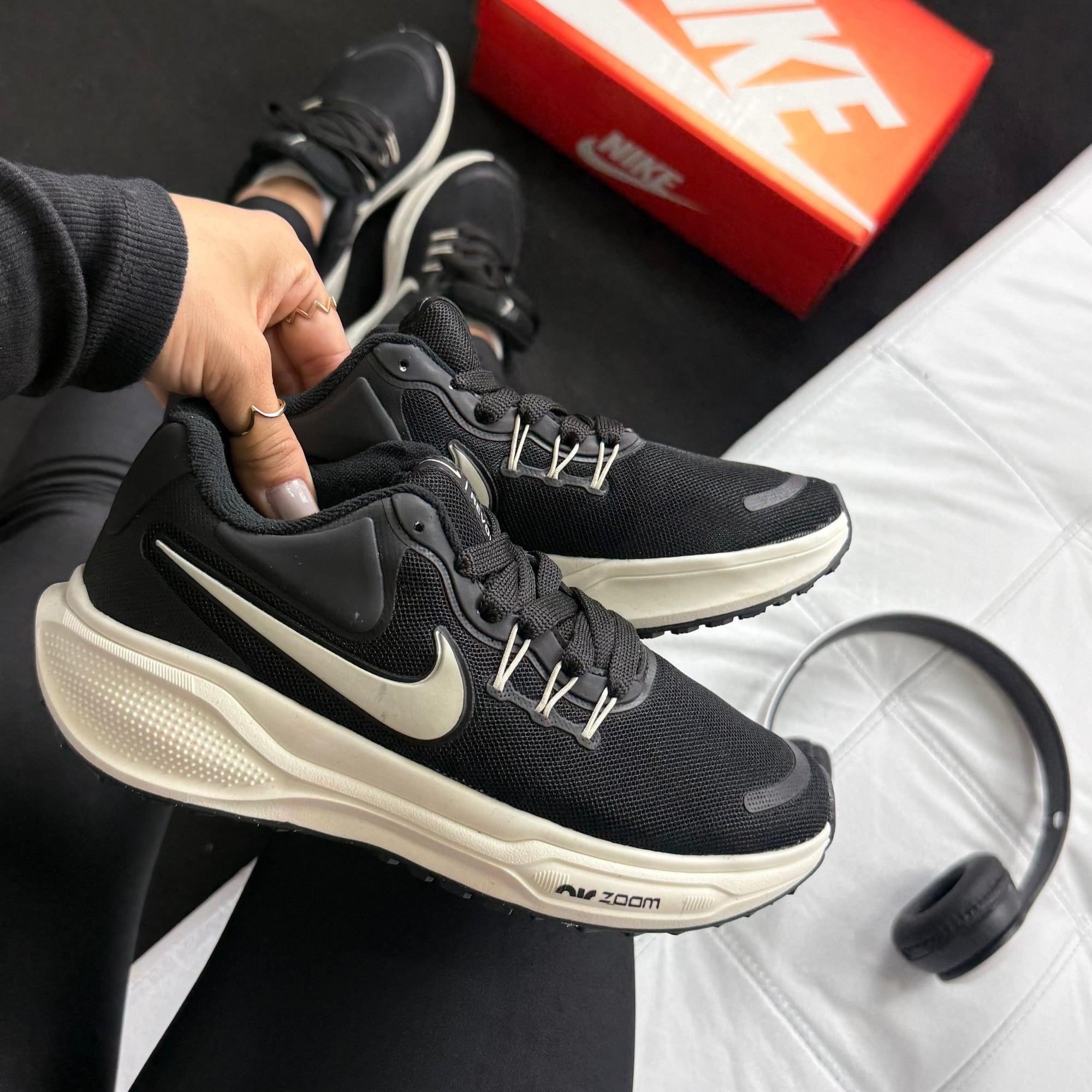 Tênis Nike Zoom Revolution – Preto/Off