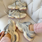Tênis New Balance 9060 – Cinza/Rosa