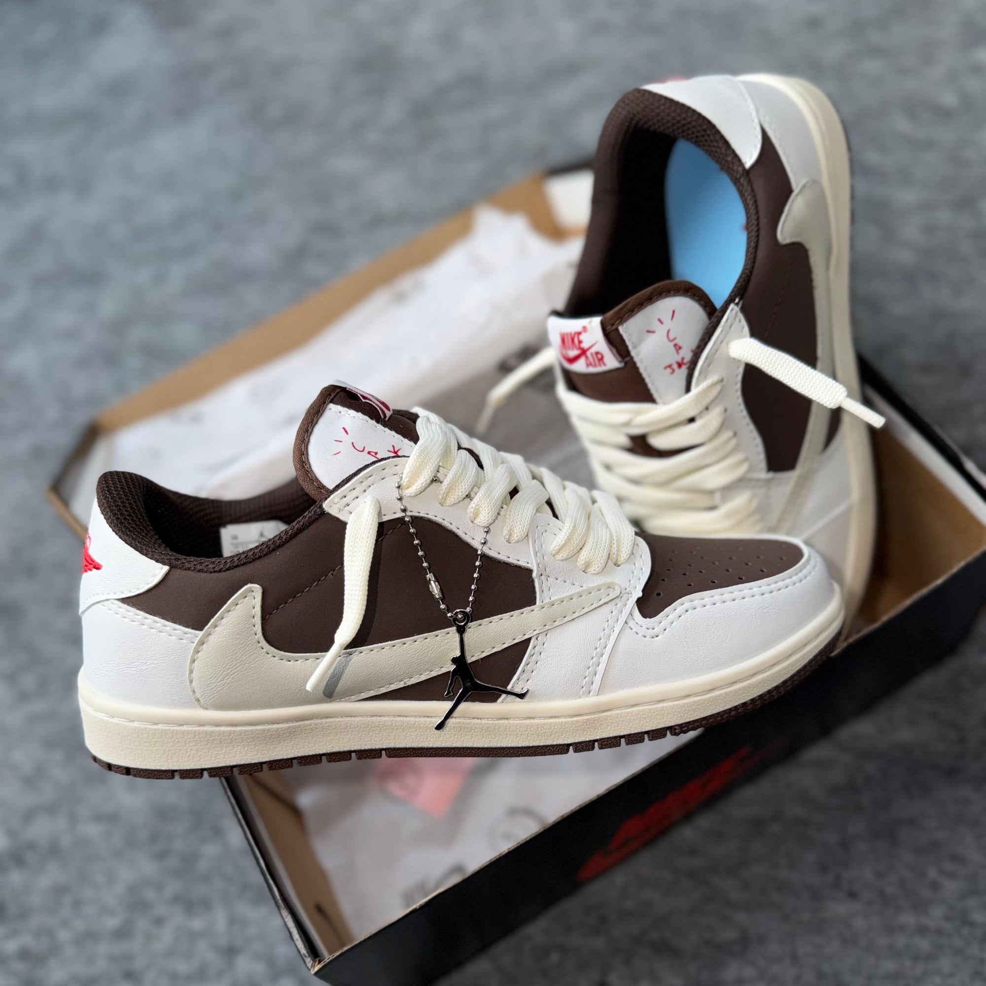 Tênis Travis Scott Cactus Jack Bege/Branco