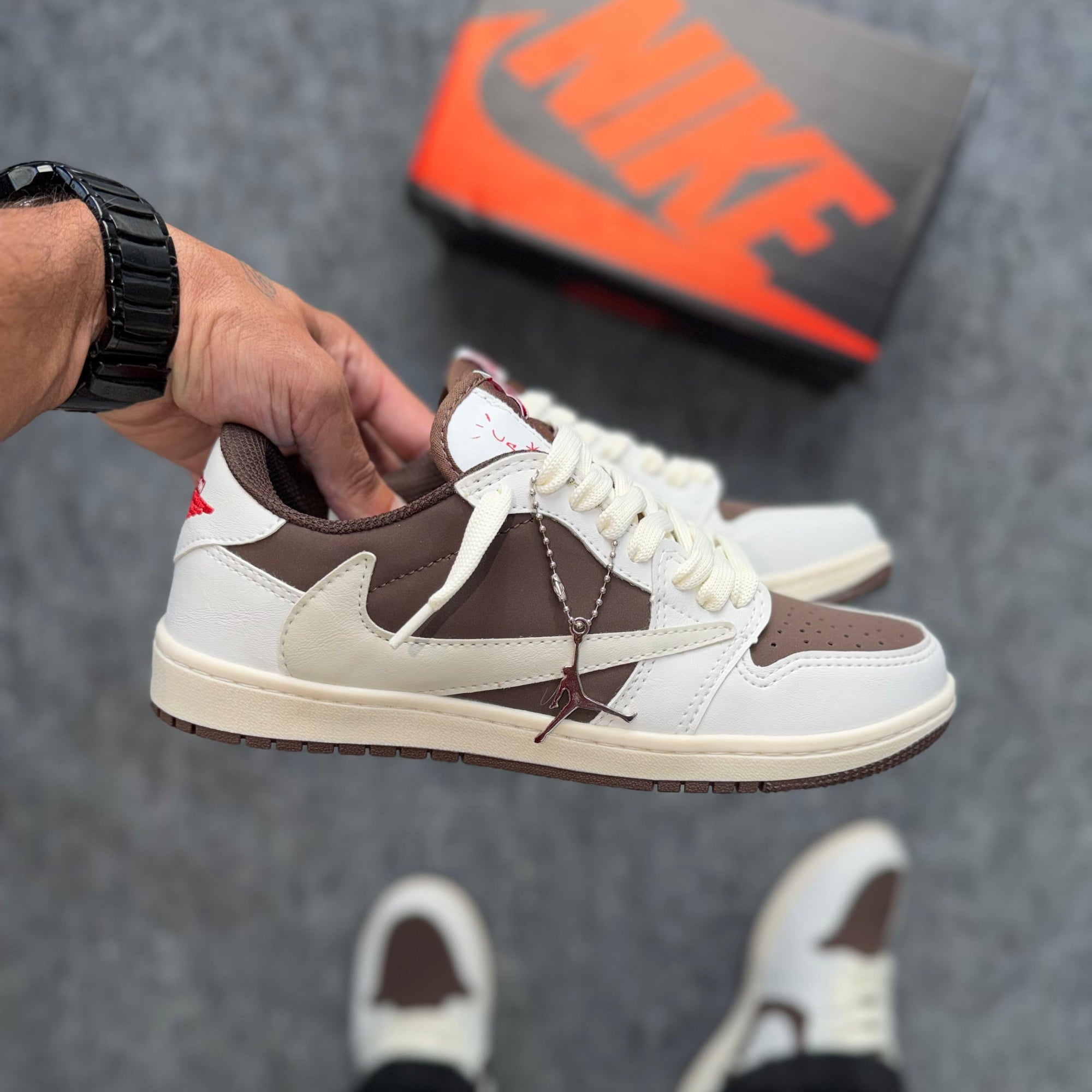 Tênis Travis Scott Cactus Jack Bege/Branco