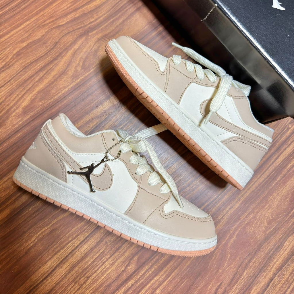 Tênis Jordan Low Linha Luxo Marfim/Branco