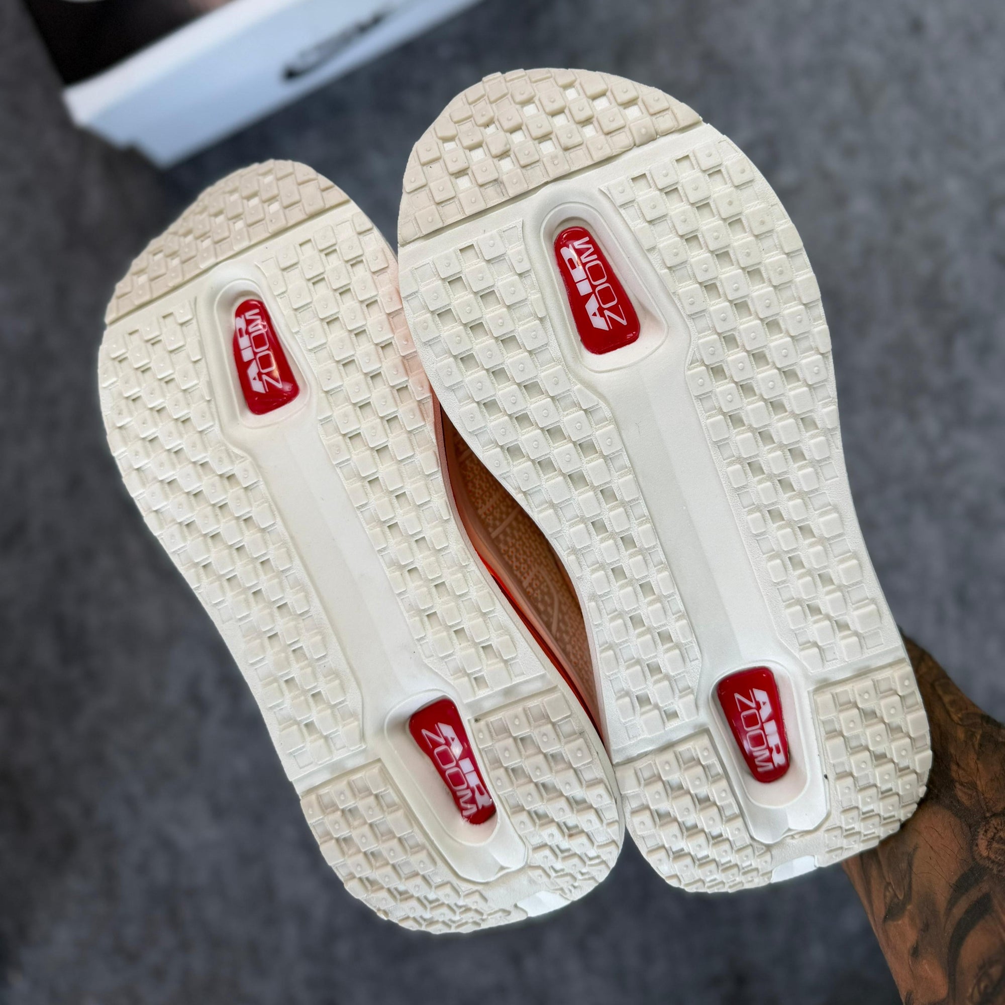 Tênis Air Vomero Premium Off/Laranja