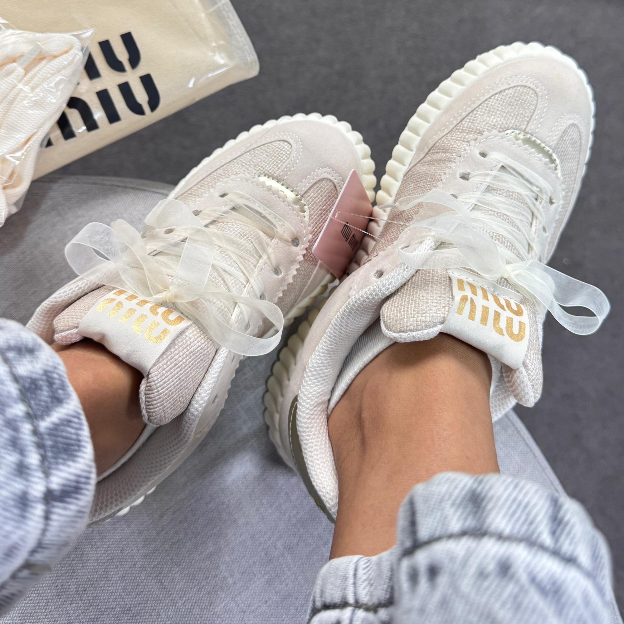 Tênis Casual Quenz Miu Miu Off/Off