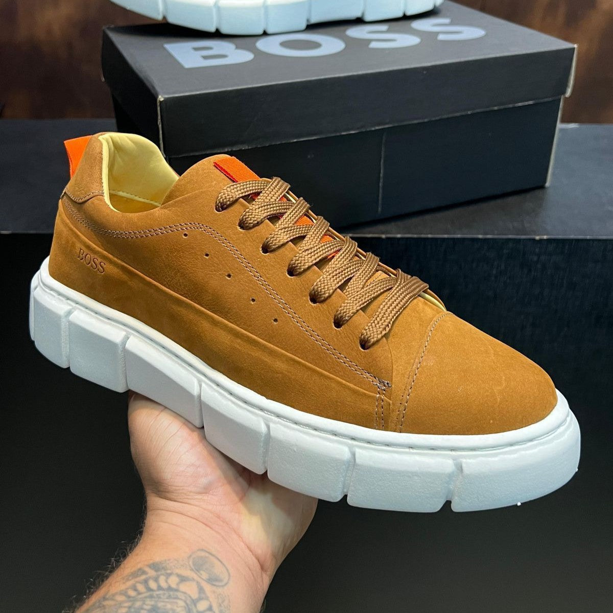 Tênis Boss Couro Caramelo