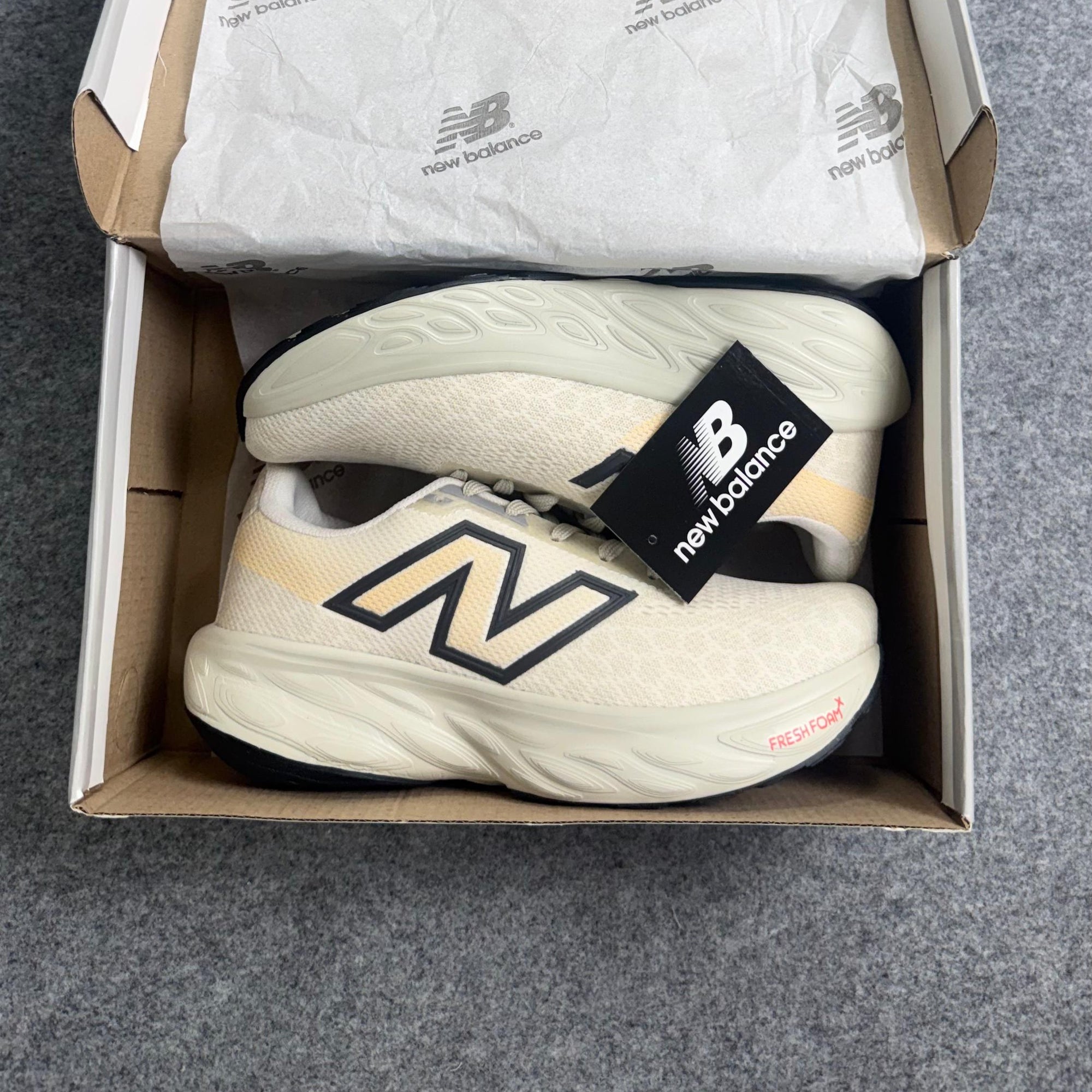 Tênis New Balance 1080 – Off Bege