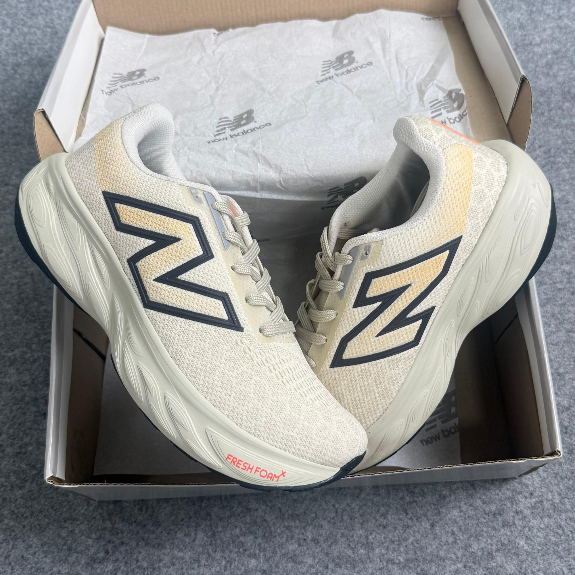 Tênis New Balance 1080 – Off Bege