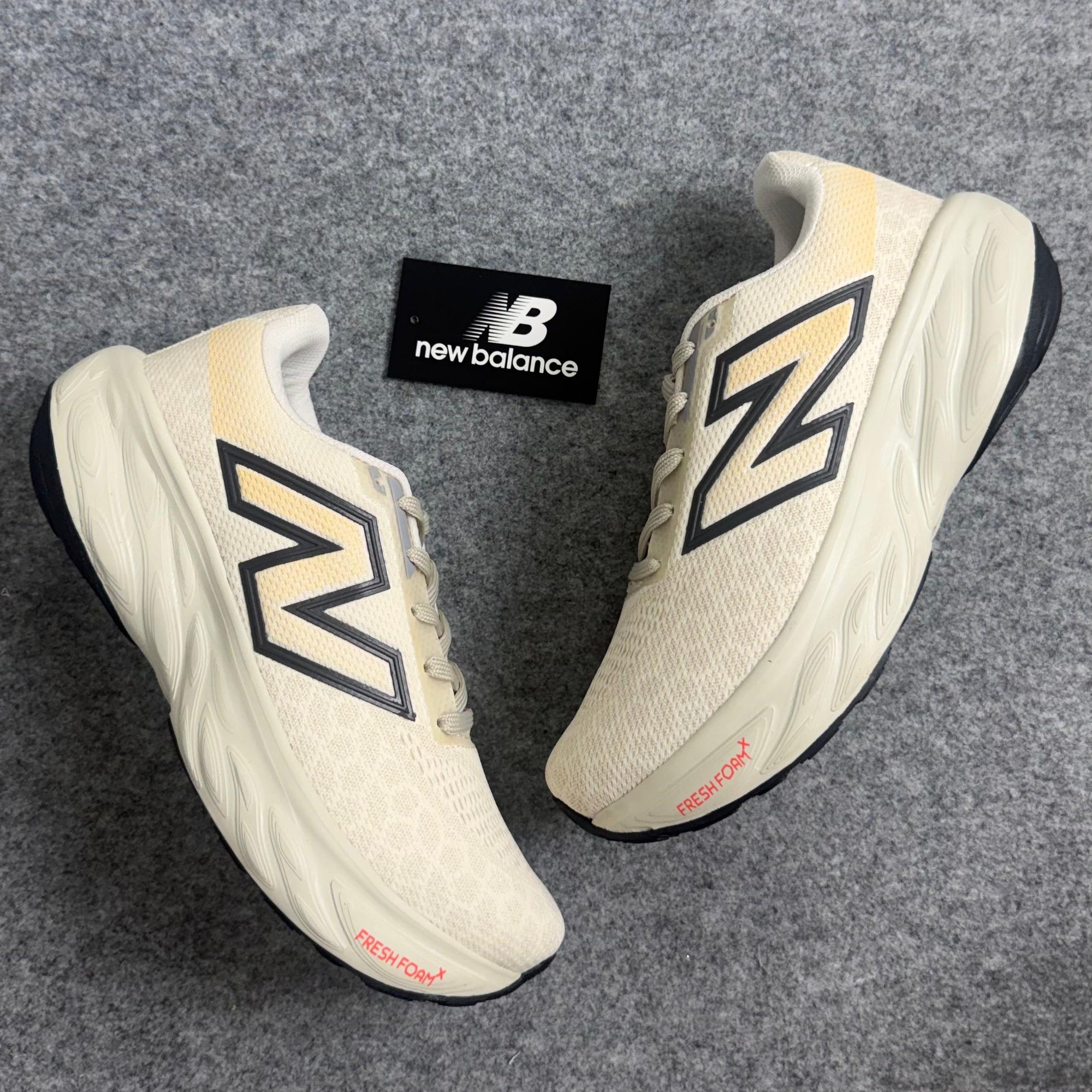 Tênis New Balance 1080 – Off Bege