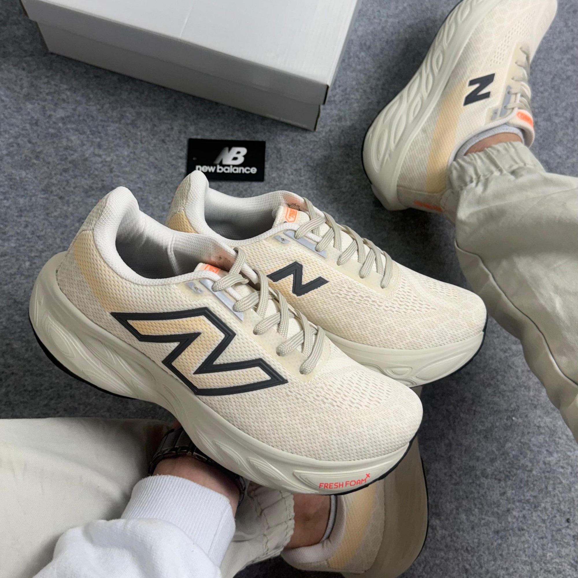 Tênis New Balance 1080 – Off Bege