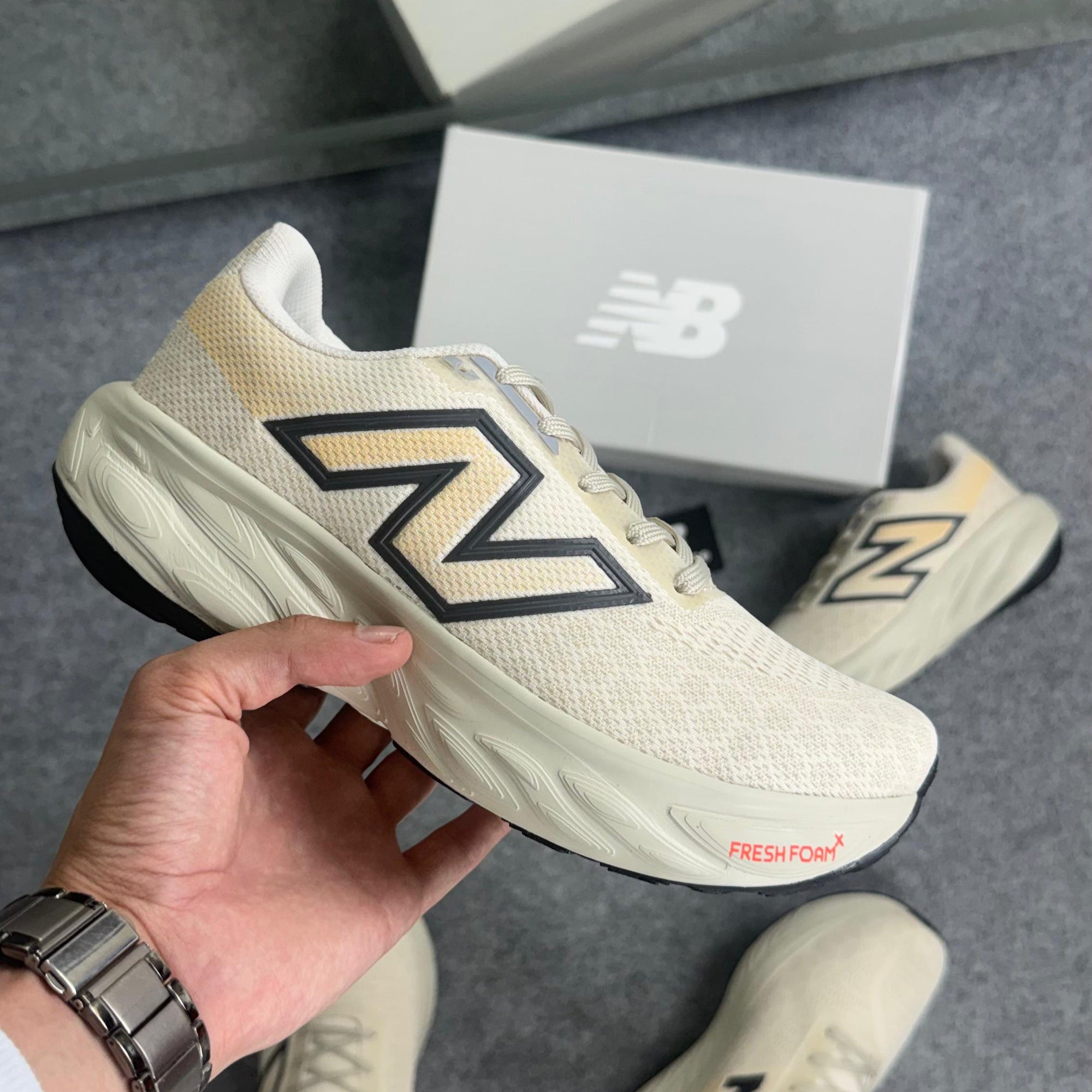 Tênis New Balance 1080 – Off Bege