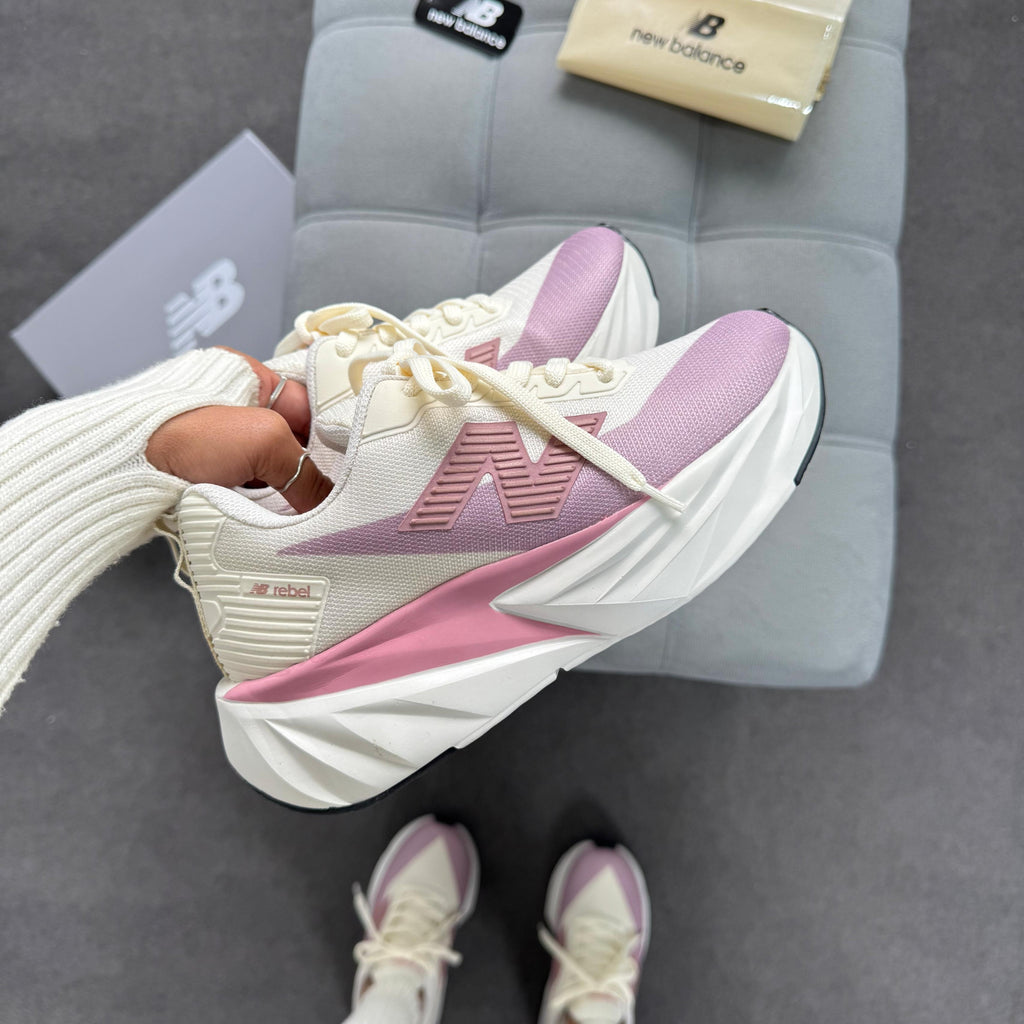 Tênis New Balance FuelCell Rebel Prime – Off White/Rosê
