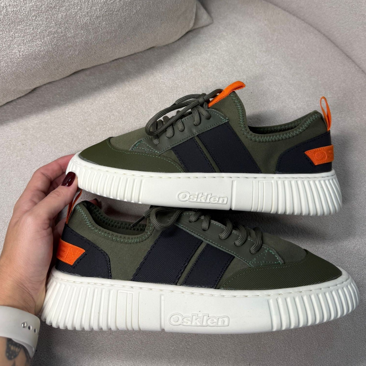 Tênis OSKLEN Verde Militar/Laranja