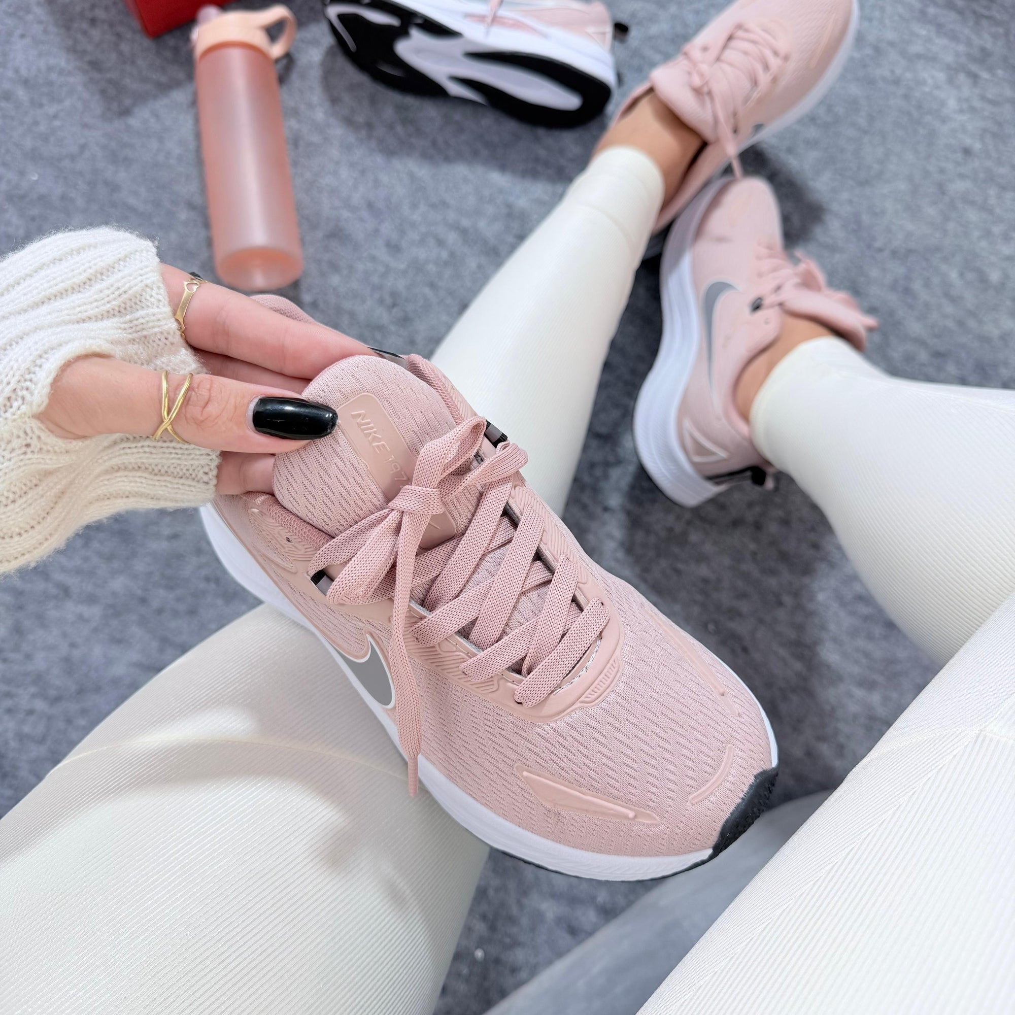 Tênis Nike Running EST 1972 – Nude/Branco