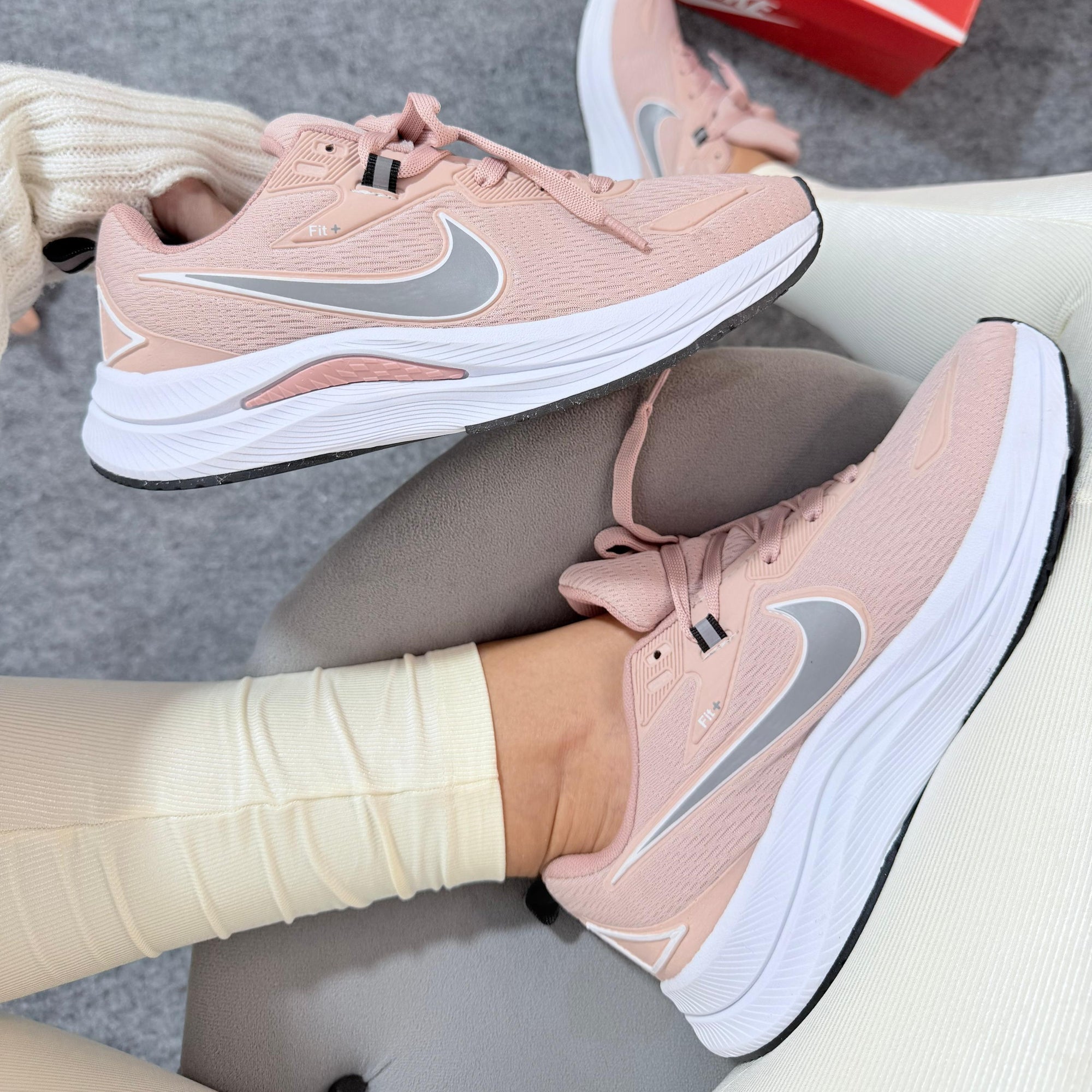 Tênis Nike Running EST 1972 – Nude/Branco
