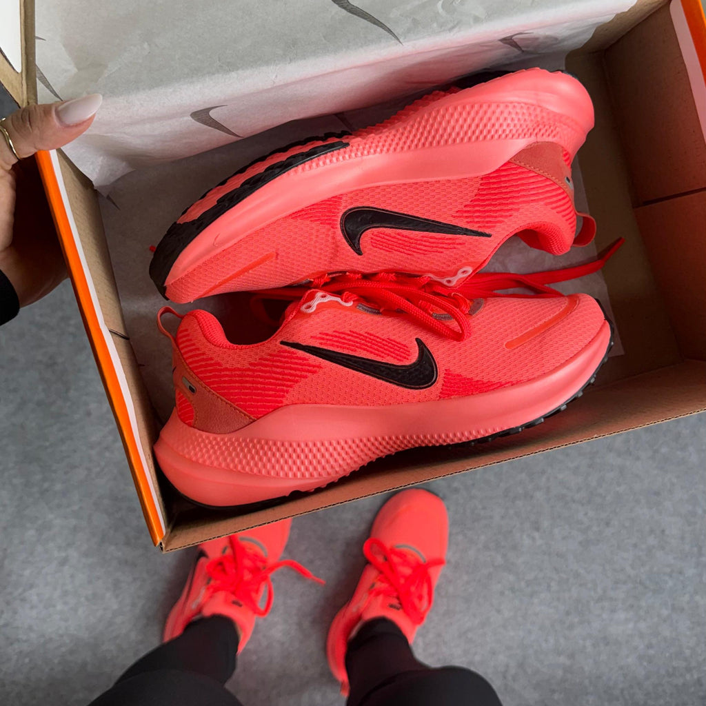 Tênis Nike Vomero 18 Prime – Salmão