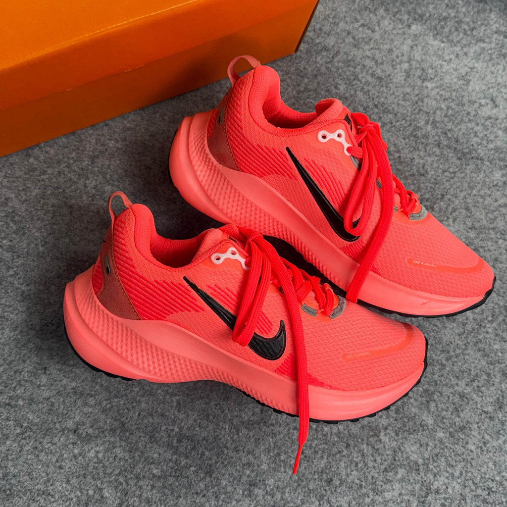 Tênis Nike Vomero 18 Prime – Salmão