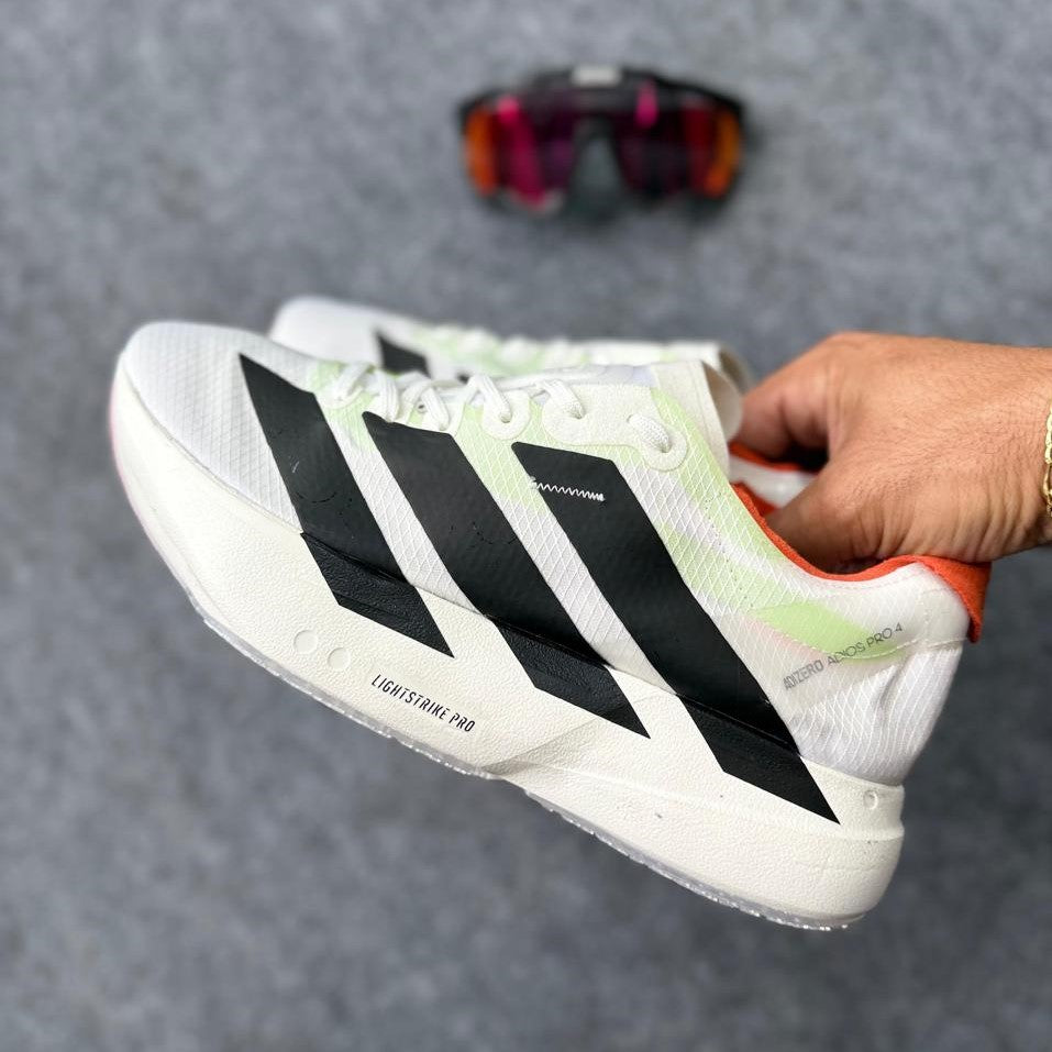Adizero Adios Pro 4 – Branco/Preto/Laranja