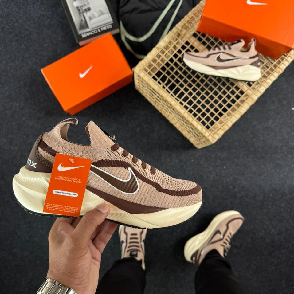 Tênis Nike ZoomX Meia Knit – Bege/Marrom 🤎✨🏃♂️