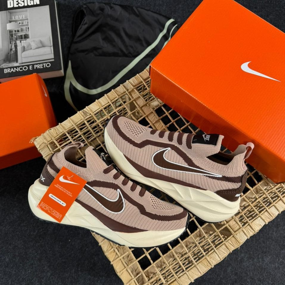 Tênis Nike ZoomX Meia Knit – Bege/Marrom 🤎✨🏃♂️
